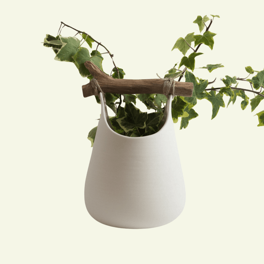 Vase en porcelaine blanche lisse et bois - L'ATELIER BERANGERE CERAMIQUE - La Maison MilanaiseBN166