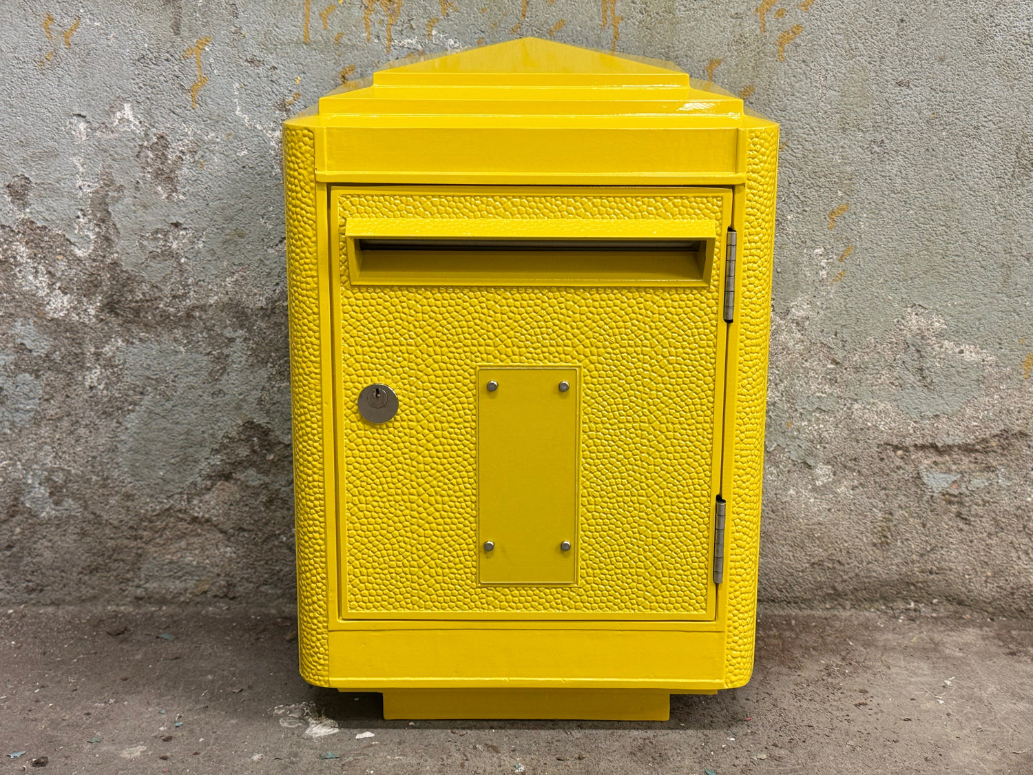LA BOÎTE JAUNE