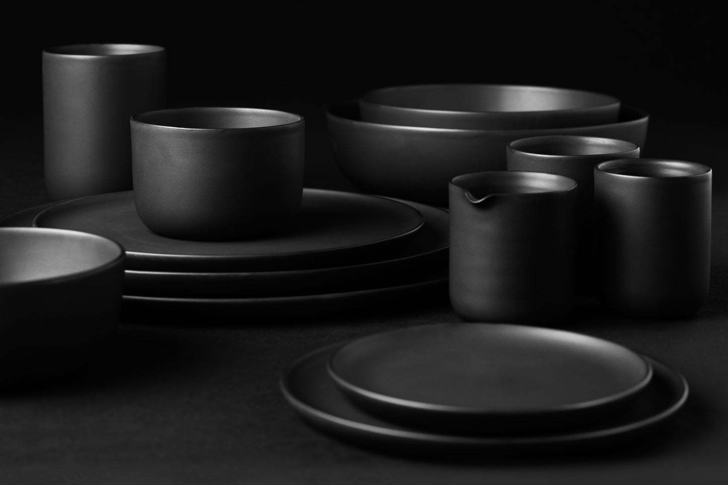 Les Assiettes KAYA BLACK de MAOMI