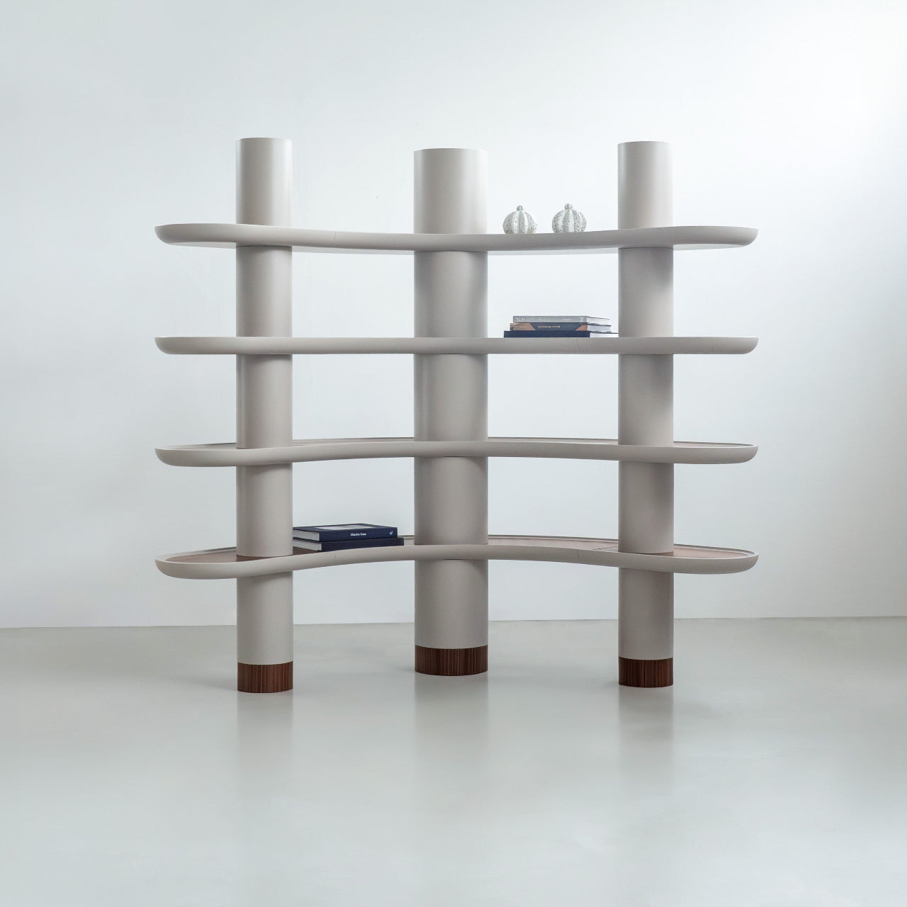 Bibliothèque MINA A100 – Courbes sculptées et matières nobles - ULTRA MOBILI