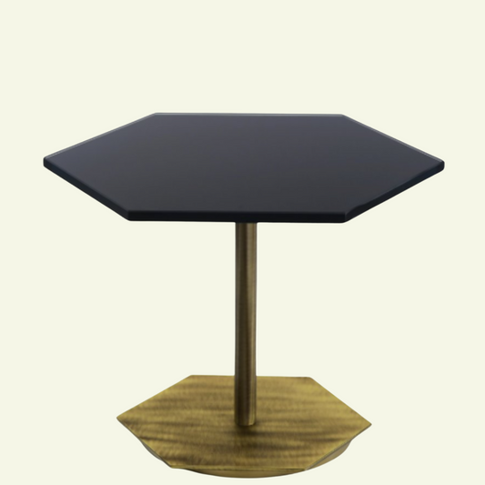 Table basse hexagonale noire et doré TED de Marioni