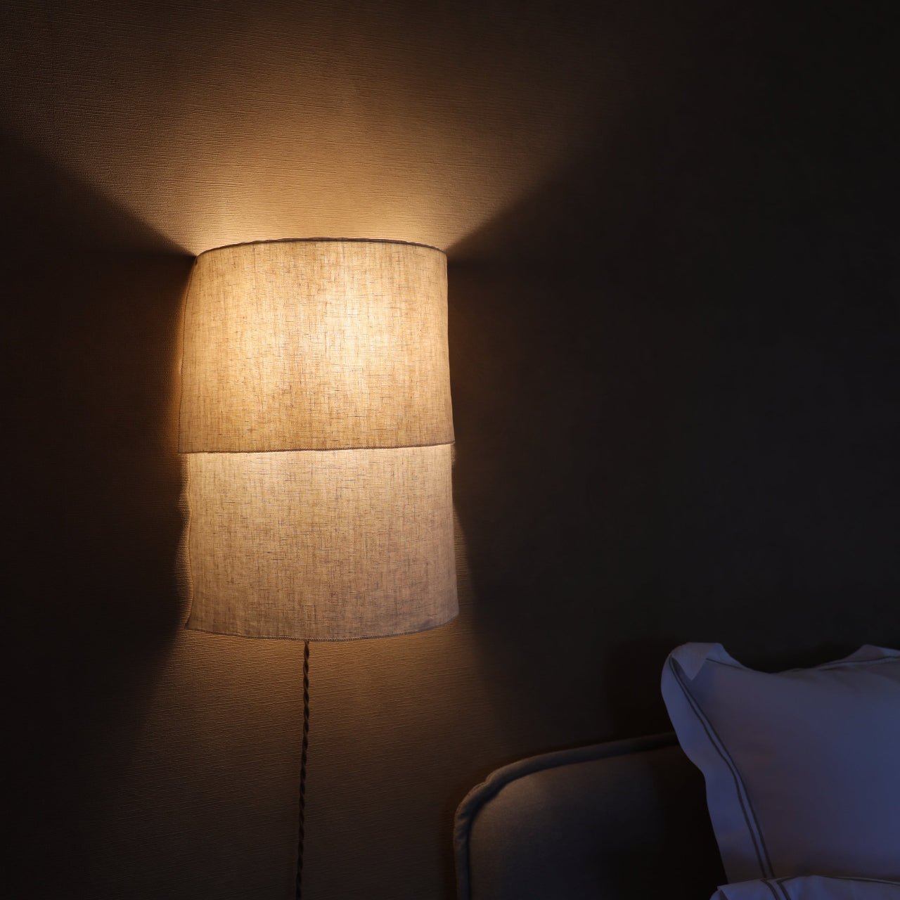 Applique murale ENCIEL – Lin naturel et lumière douce - STUDIO ECHO - La Maison MilanaiseAPPENCIEL