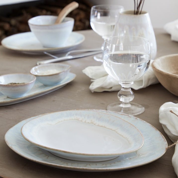 Assiettes plates ovales en grès fin Brisa, lot de 6 - COSTA NOVA - La Maison MilanaiseGOP261BLEU6 Assiettes Plates Ovales 26.6x22.5xH3cmBleu