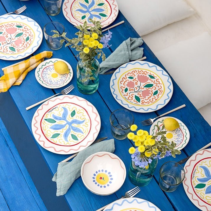 Assiettes plates rondes au design original Summer Bliss, lot de 6 - COSTA NOVA x LAETICIA ROUGET - La Maison MilanaiseDAP271CAPRI6 Grandes Assiettes Ø27.4cm H2.1cmCapri ma chérie