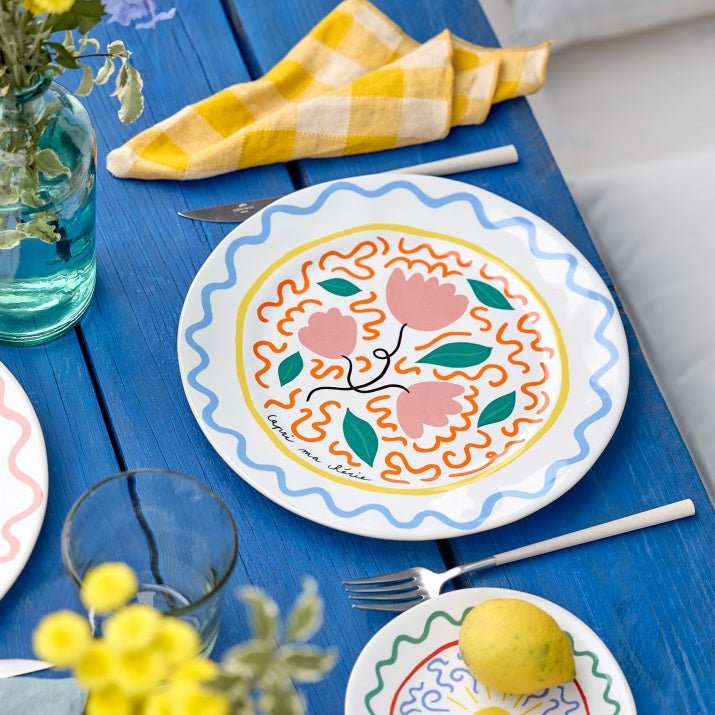 Assiettes plates rondes au design original Summer Bliss, lot de 6 - COSTA NOVA x LAETICIA ROUGET - La Maison MilanaiseDAP271CAPRI6 Grandes Assiettes Ø27.4cm H2.1cmCapri ma chérie
