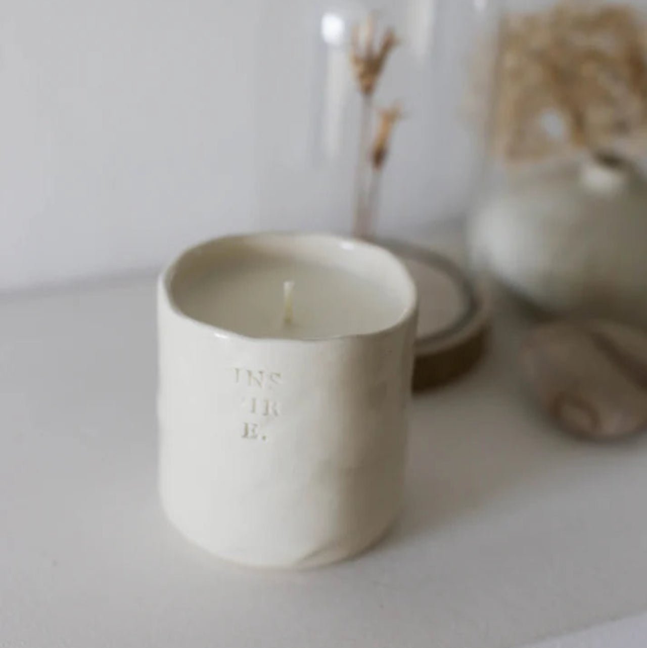 Bougie en céramique Mandarine et Basilic Inspire - MARTINAS HOME - La Maison MilanaiseBOUGIEINSPIRE - 1Moyenne
