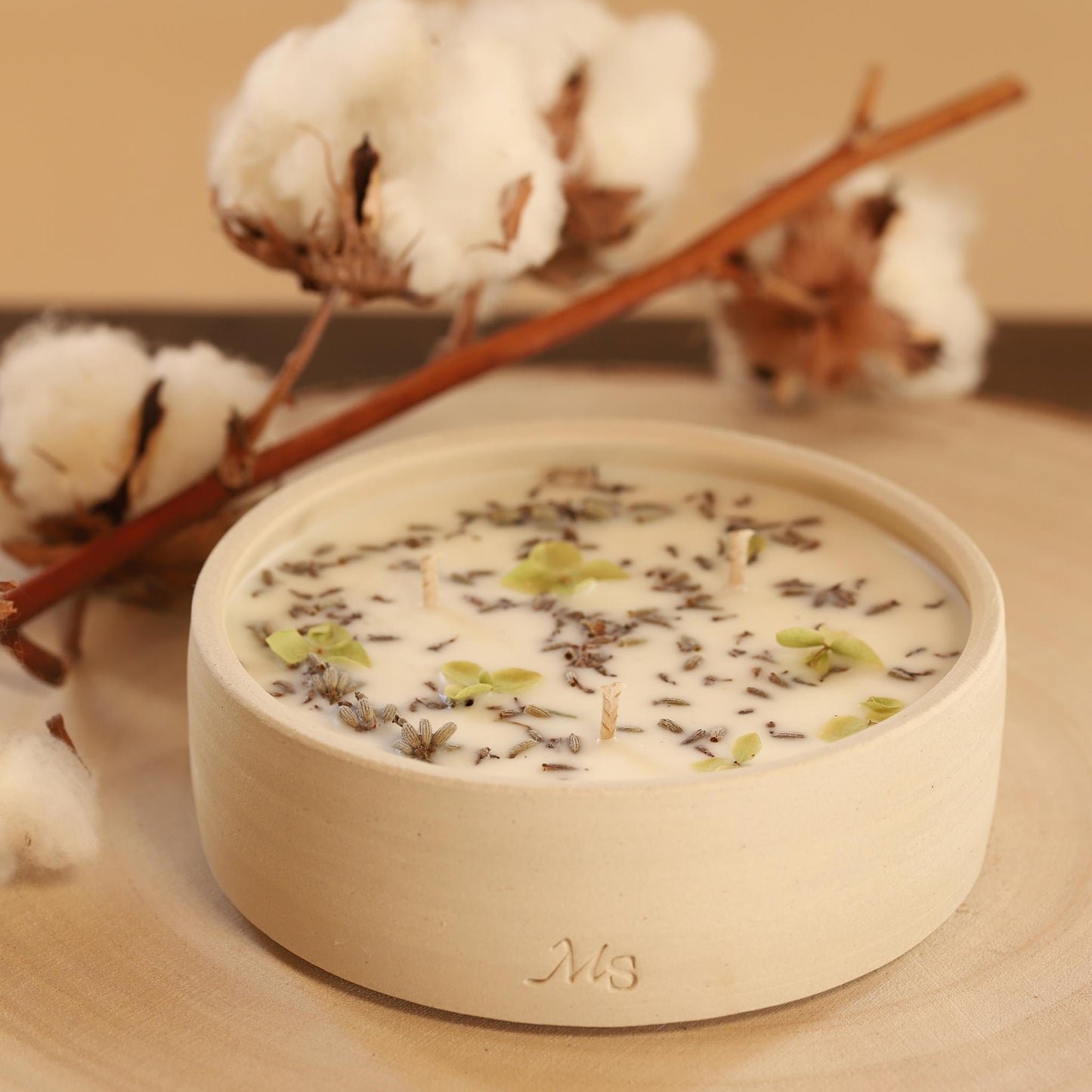 Bougie Fleurie en Grès – Fleur de Coton - MAISON SEJOUR - La Maison MilanaiseFLEURDECOTON - 2300g - 50H