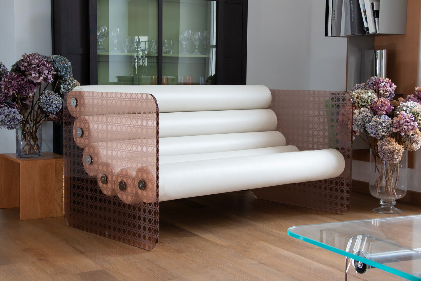 Canapé en altuglas et assise en cuir végan MW02 - KUUMO DESIGN - La Maison MilanaiseCuir blancCannage150x86.5xH77.5cm
