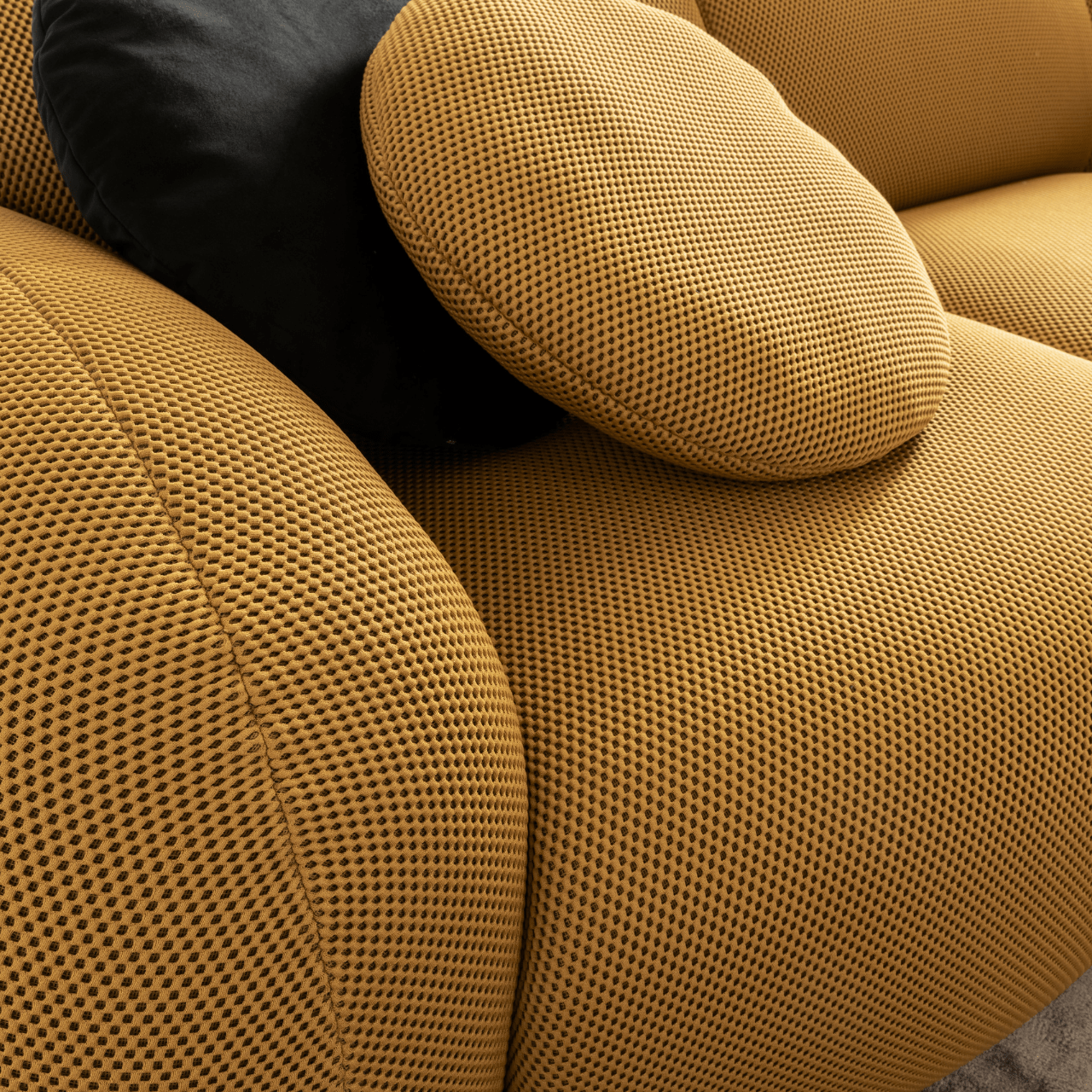 Canapé Globe moutarde – Design organique et confort haut de gamme - La Maison MilanaiseGLOBE