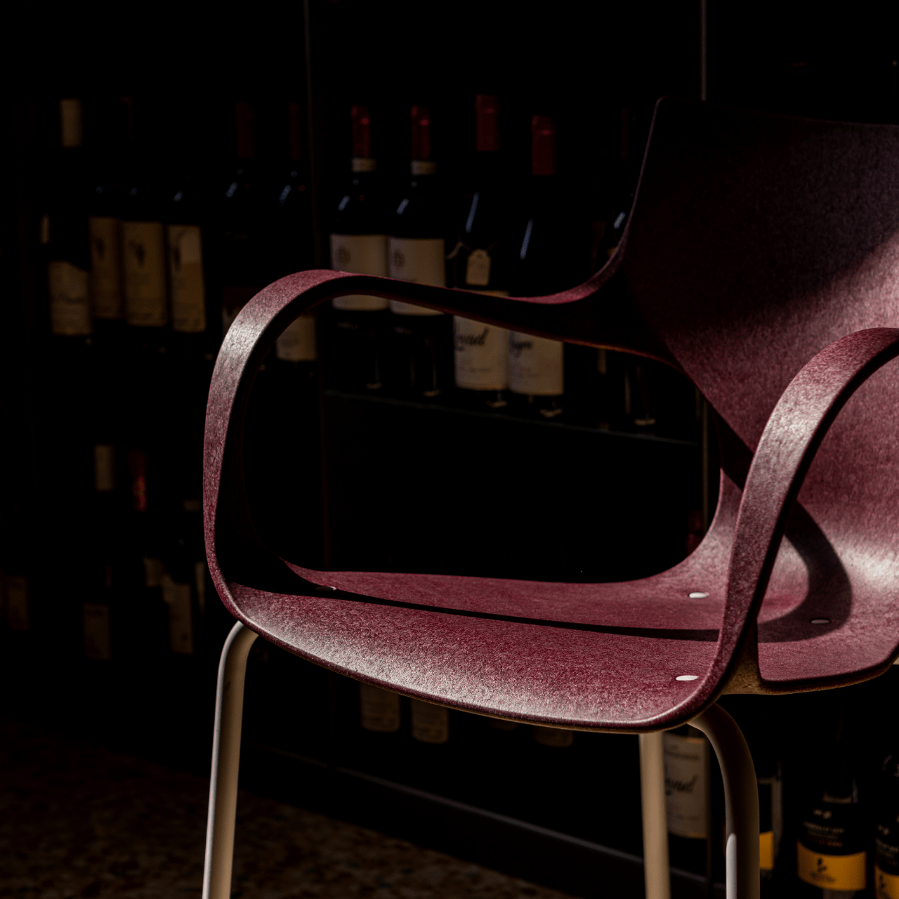 Chaise bordeaux en plastique recyclé et bois Erbi - STILFIBRA - La Maison MilanaiseSTILSS010169/STILSBM082211