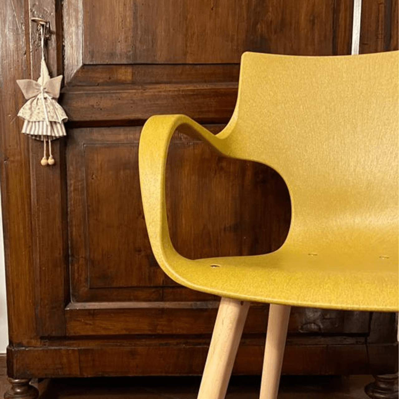 Chaise jaune en plastique recyclé et bois Erbi - STILFIBRA - La Maison MilanaiseSTILSS0101695/STILSBM082211