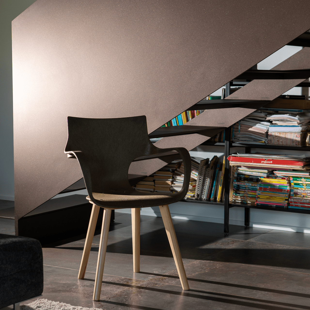 Chaise marron en plastique recyclé et bois Erbi - STILFIBRA - La Maison MilanaiseSTILSS0101697/STILSBM082211