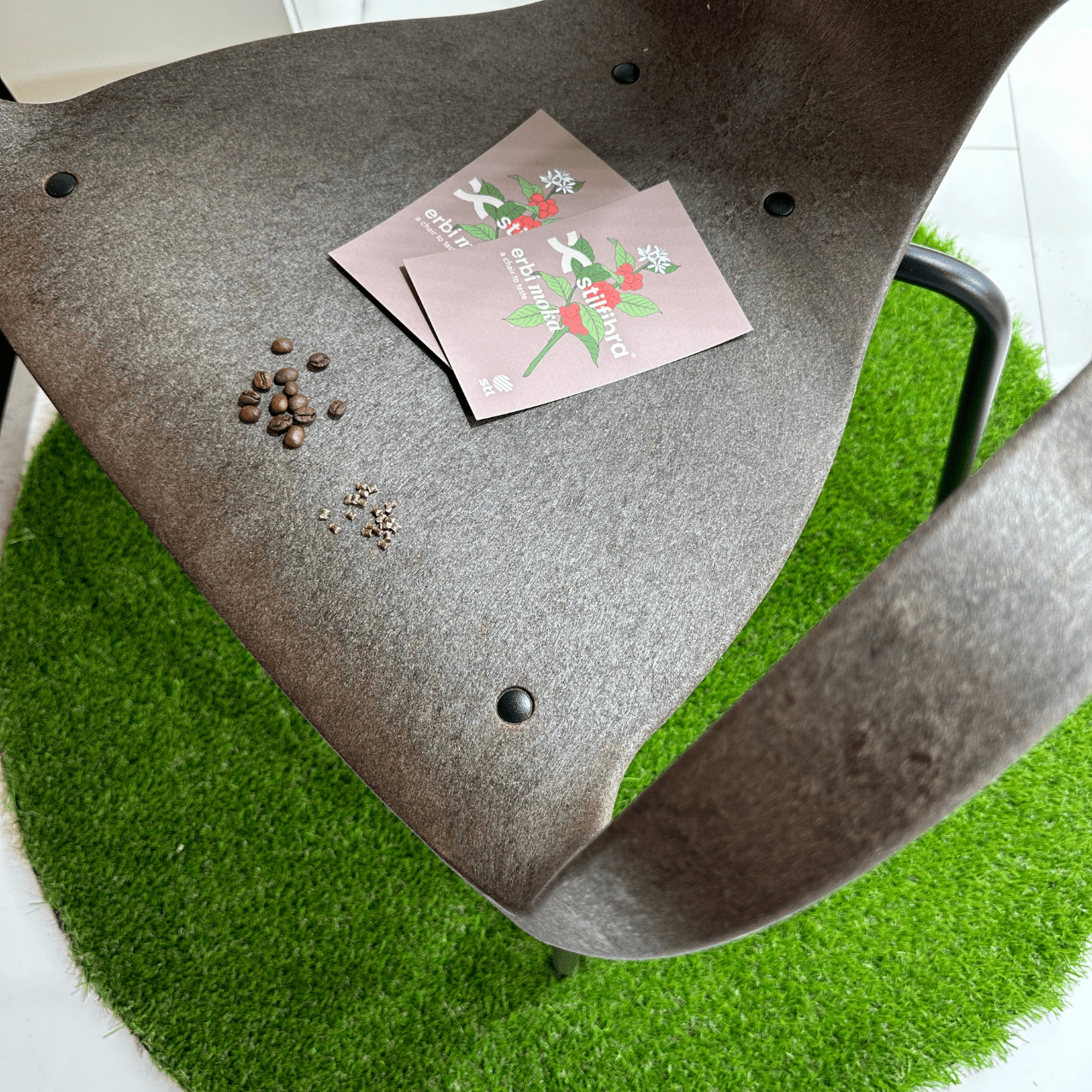 Chaise marron en plastique recyclé et métal Erbi - STILFIBRA - La Maison MilanaiseSTILSS0101697/STILSB2402751Noir