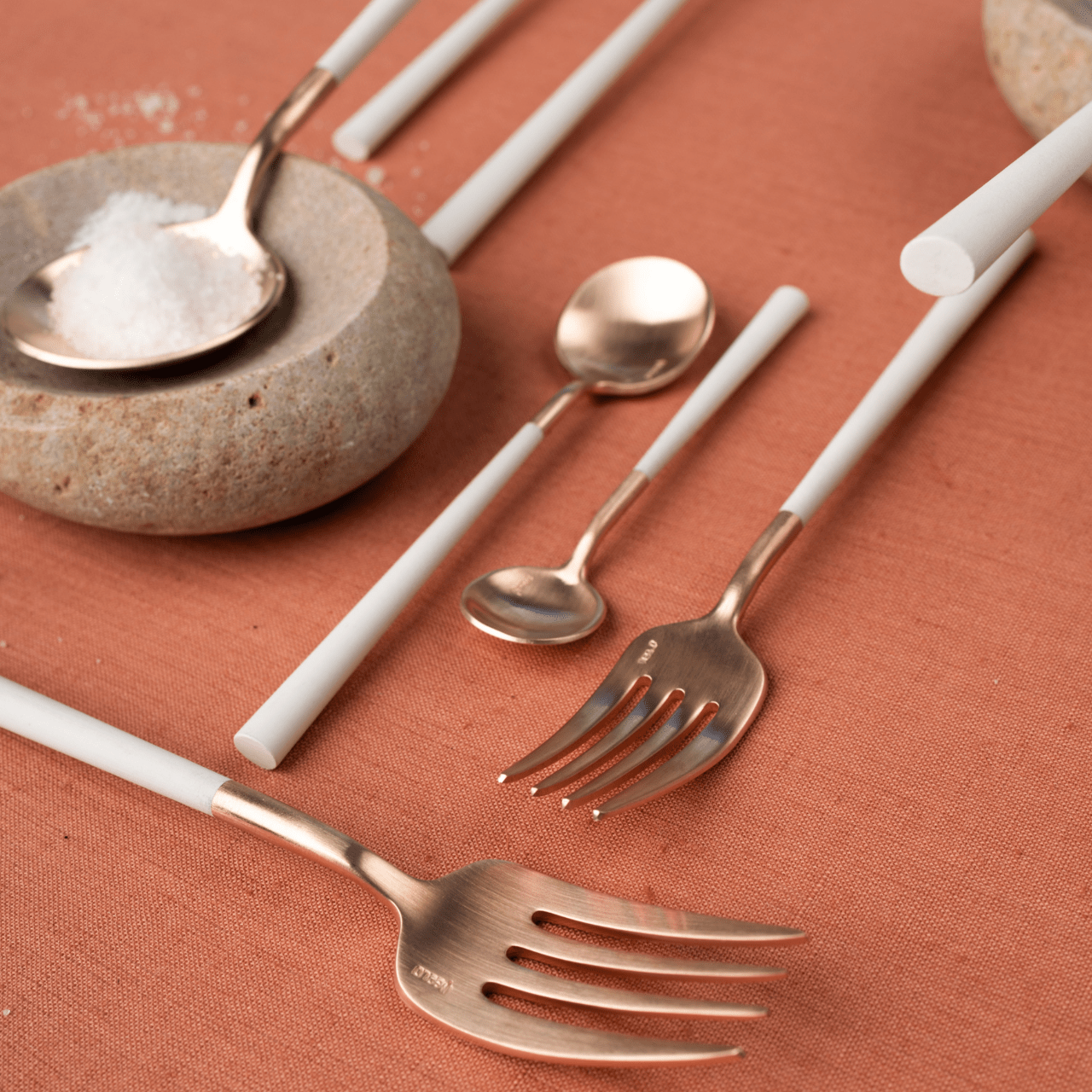 Couverts NEO en acier inox 18/10 – Design audacieux par BELO INOX - La Maison MilanaiseNEO - 7BlancDoré Rose 24K Brossé24 Pièces