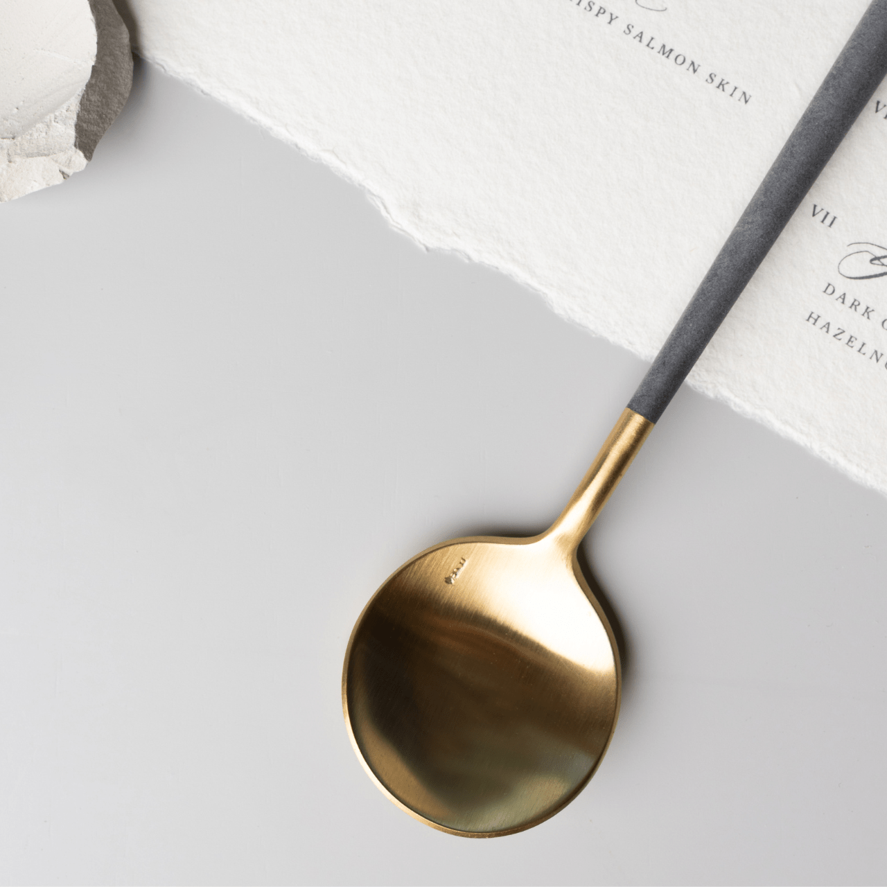 Couverts NEO en acier inox 18/10 – Design audacieux par BELO INOX - La Maison MilanaiseNEO - 21Noir grainéDoré 24K Brossé130 Pièces