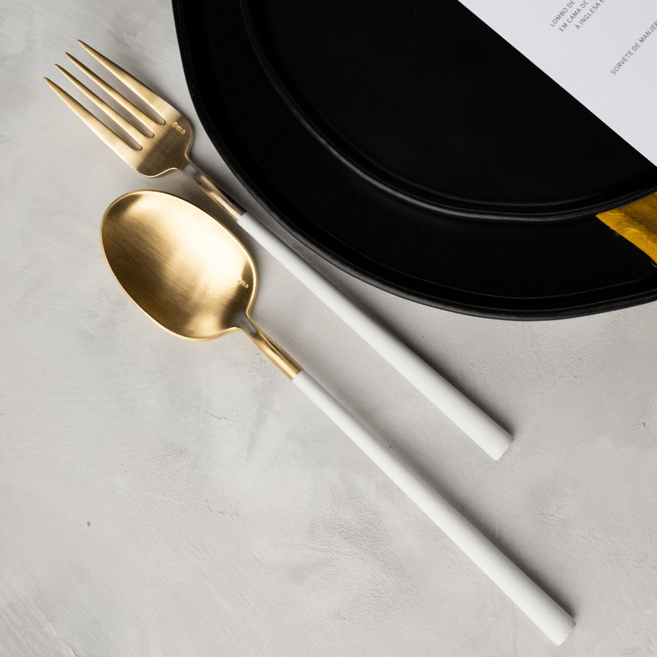 Couverts NEO en acier inox 18/10 – Design audacieux par BELO INOX - La Maison MilanaiseNEO - 2BlancDoré 24K Brossé75 Pièces