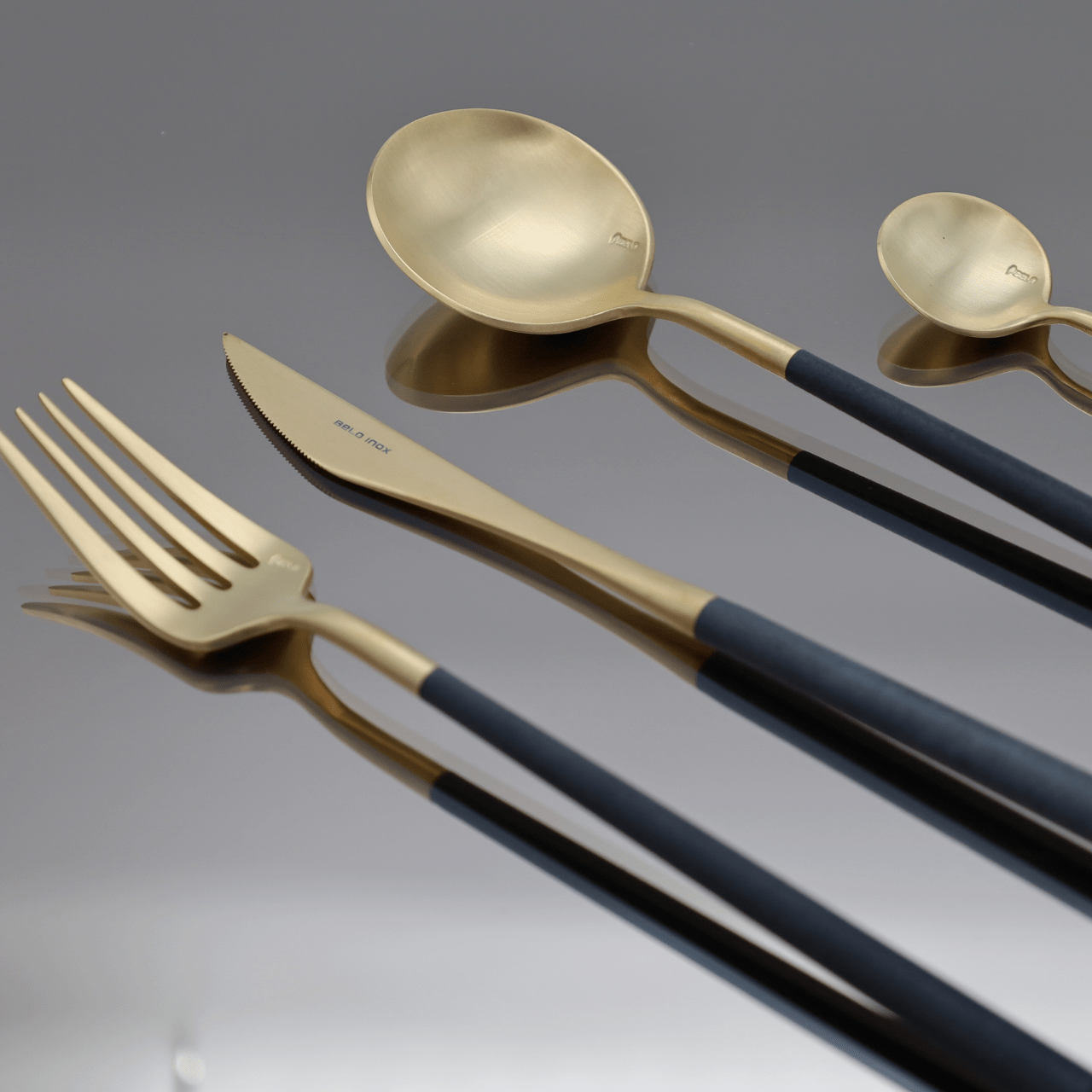 Couverts NEO en acier inox 18/10 – Design audacieux par BELO INOX - La Maison MilanaiseNEO - 28Bleu NuitDoré 24K Brossé24 Pièces