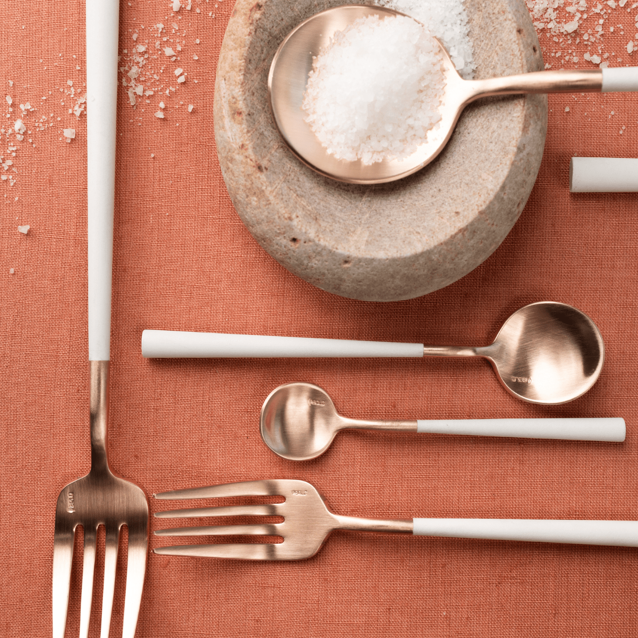 Couverts NEO en acier inox 18/10 – Design audacieux par BELO INOX - La Maison MilanaiseNEO - 8BlancDoré Rose 24K Brossé75 Pièces