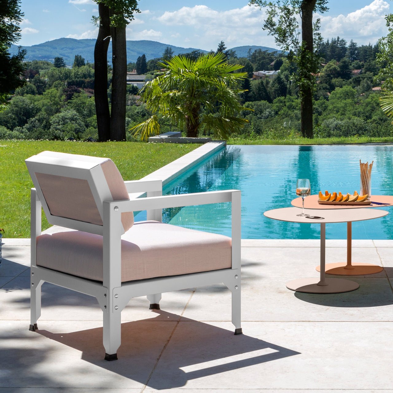 Fauteuil en acier galvanisé à dossier basculant Hegoa - MATIERE GRISE - La Maison MilanaiseFAUTEUILHEGOA - 1Eggshell 161