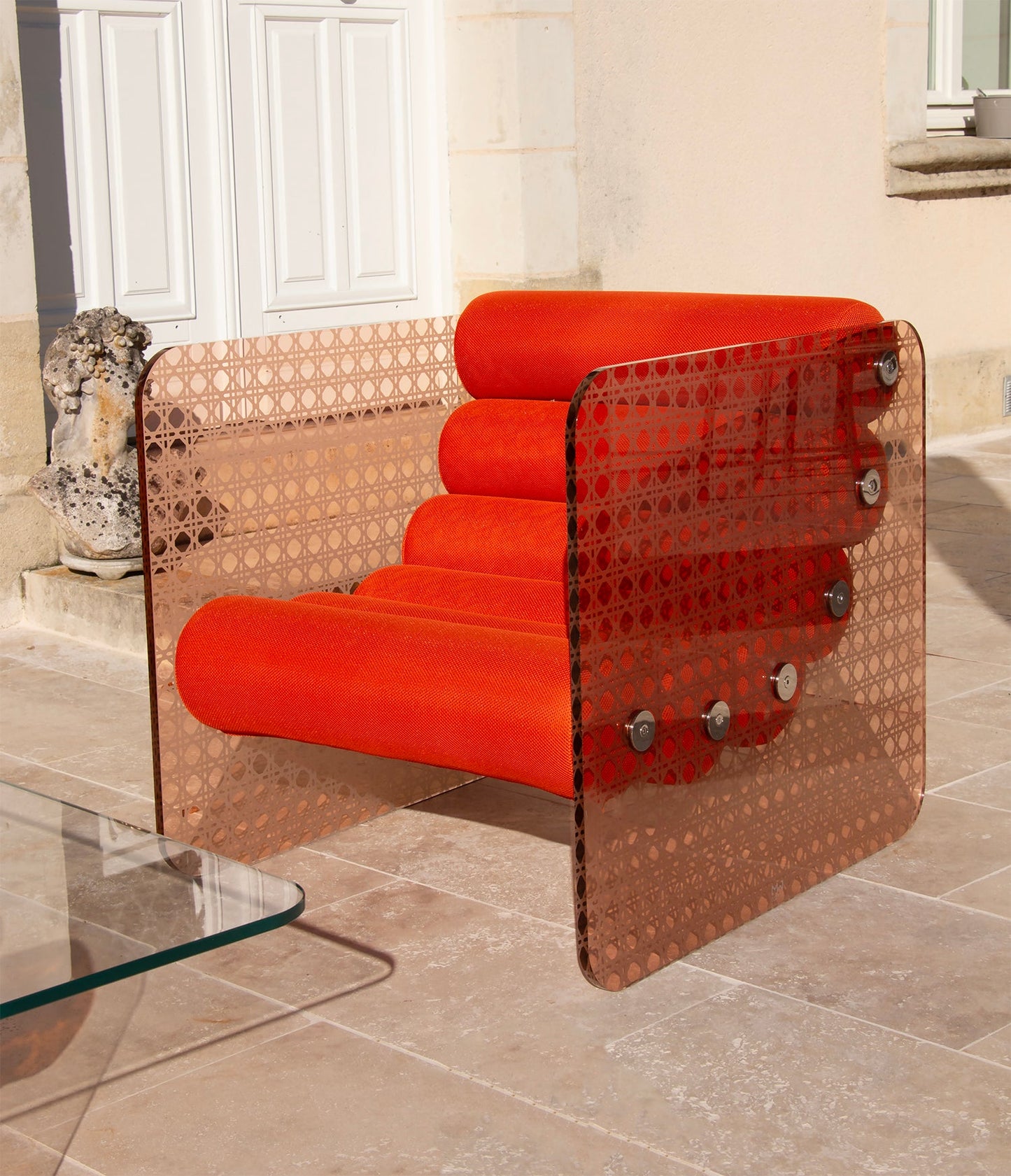 Fauteuil en altuglas et assise runner tissus alvéolaire MW02 - KUUMO DESIGN - La Maison MilanaiseMW02APC - 9OrangeCannage