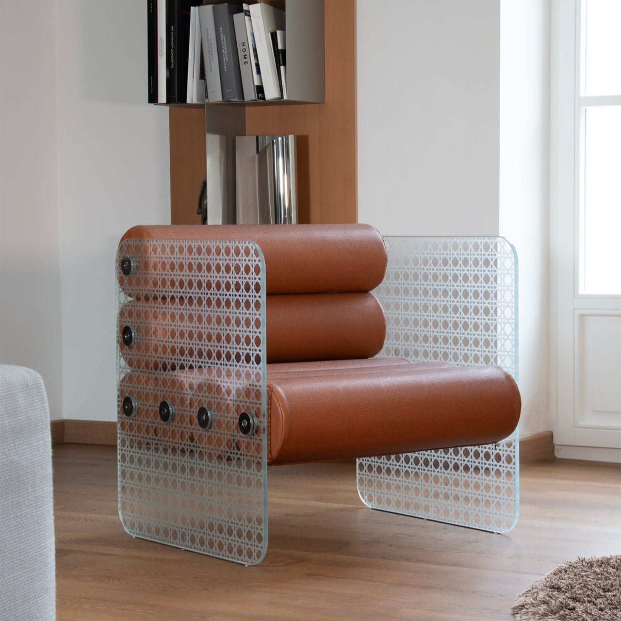 Fauteuil en altuglas et boudin en cuir végan MW01 - KUUMO DESIGN - La Maison MilanaiseCuir blancBronze