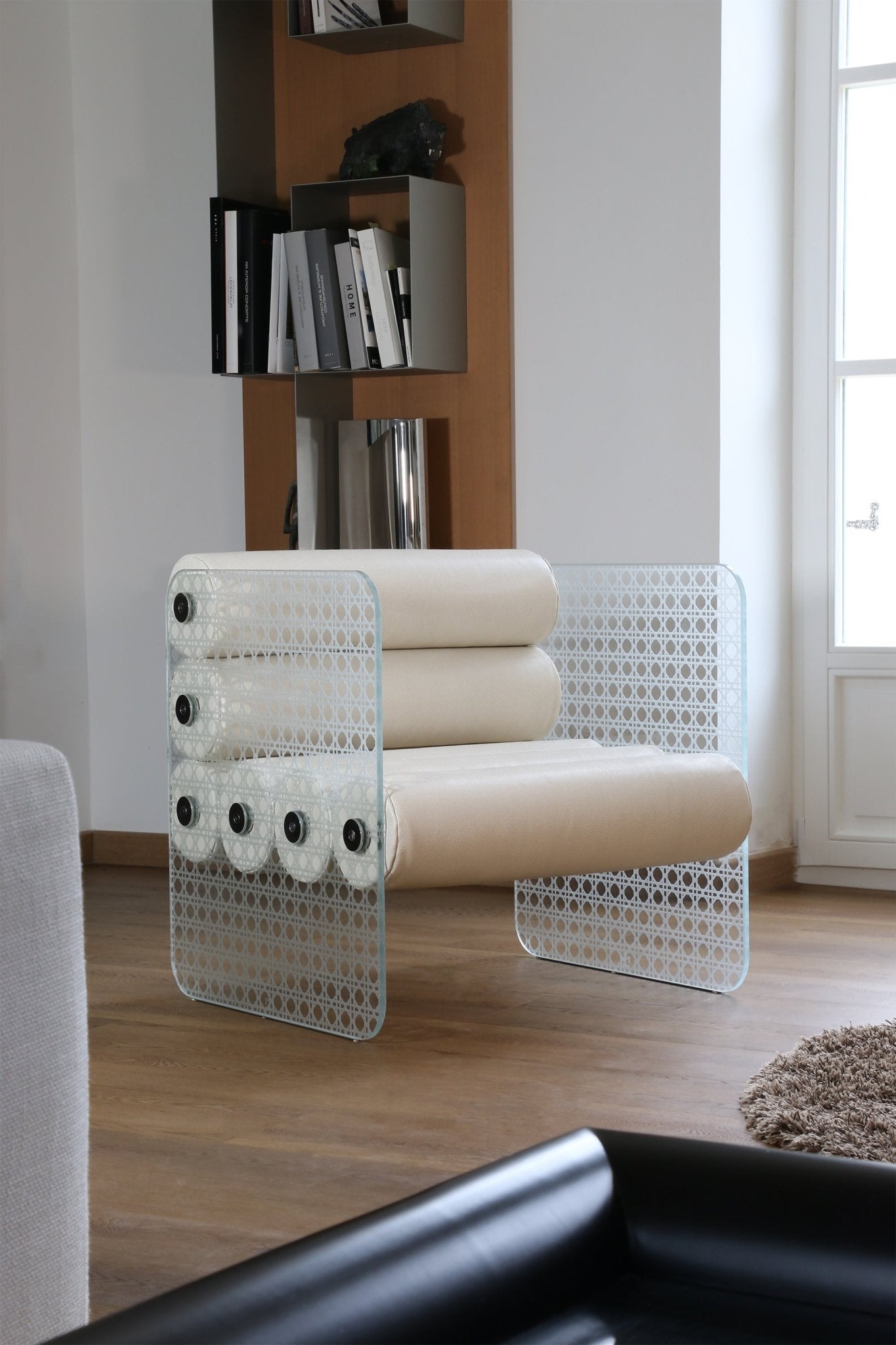 Fauteuil en altuglas et boudin en cuir végan MW01 - KUUMO DESIGN - La Maison MilanaiseCuir blancCannage Blanc