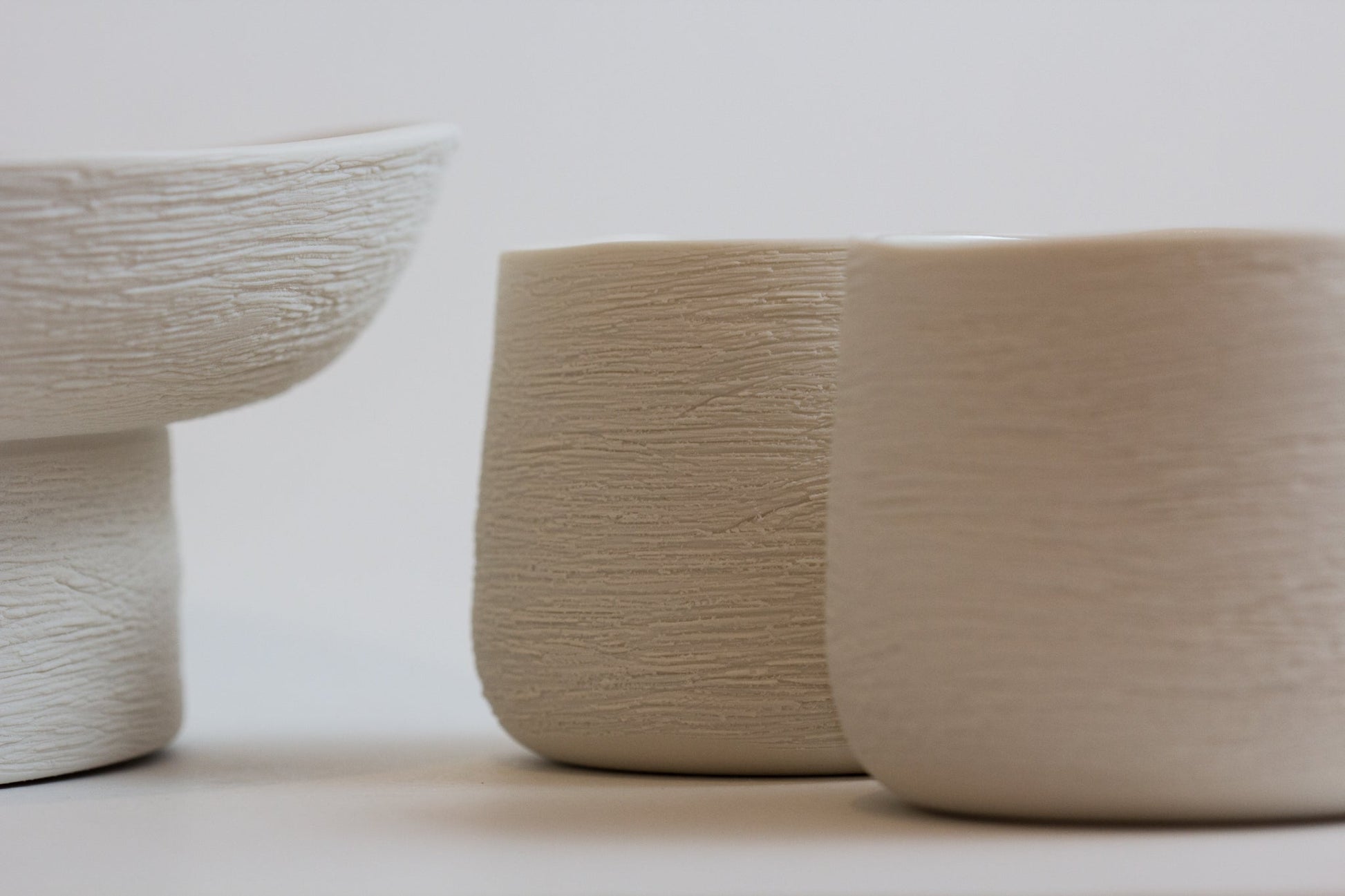 Gobelets en porcelaine griffée - L'ATELIER BERANGERE CERAMIQUE - La Maison MilanaiseBN175
