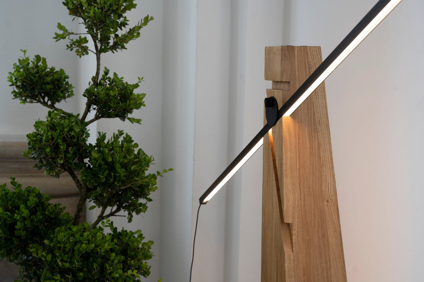 Lampadaire en noyer Astolfo - LUMEN CENTER - La Maison MilanaiseAST11LN
