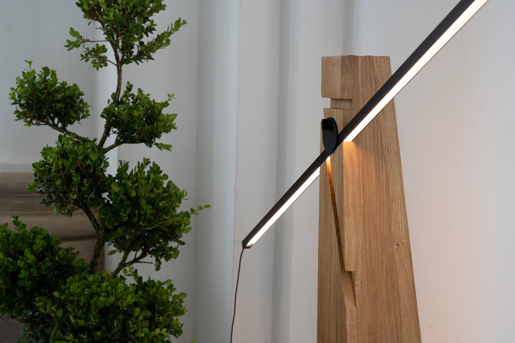 Lampadaire en noyer Astolfo - LUMEN CENTER - La Maison MilanaiseAST11LN