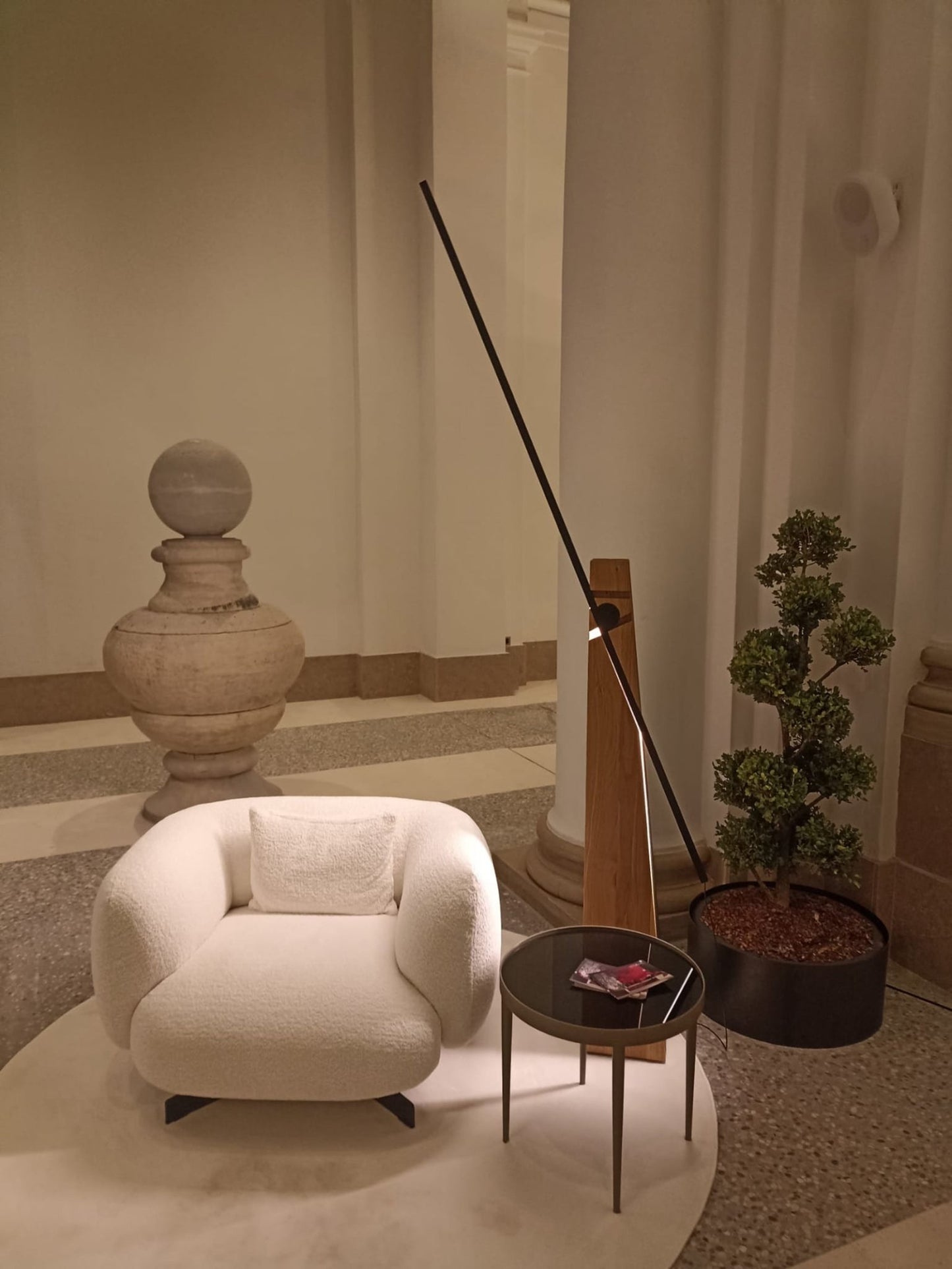 Lampadaire en noyer Astolfo - LUMEN CENTER - La Maison MilanaiseAST11LN
