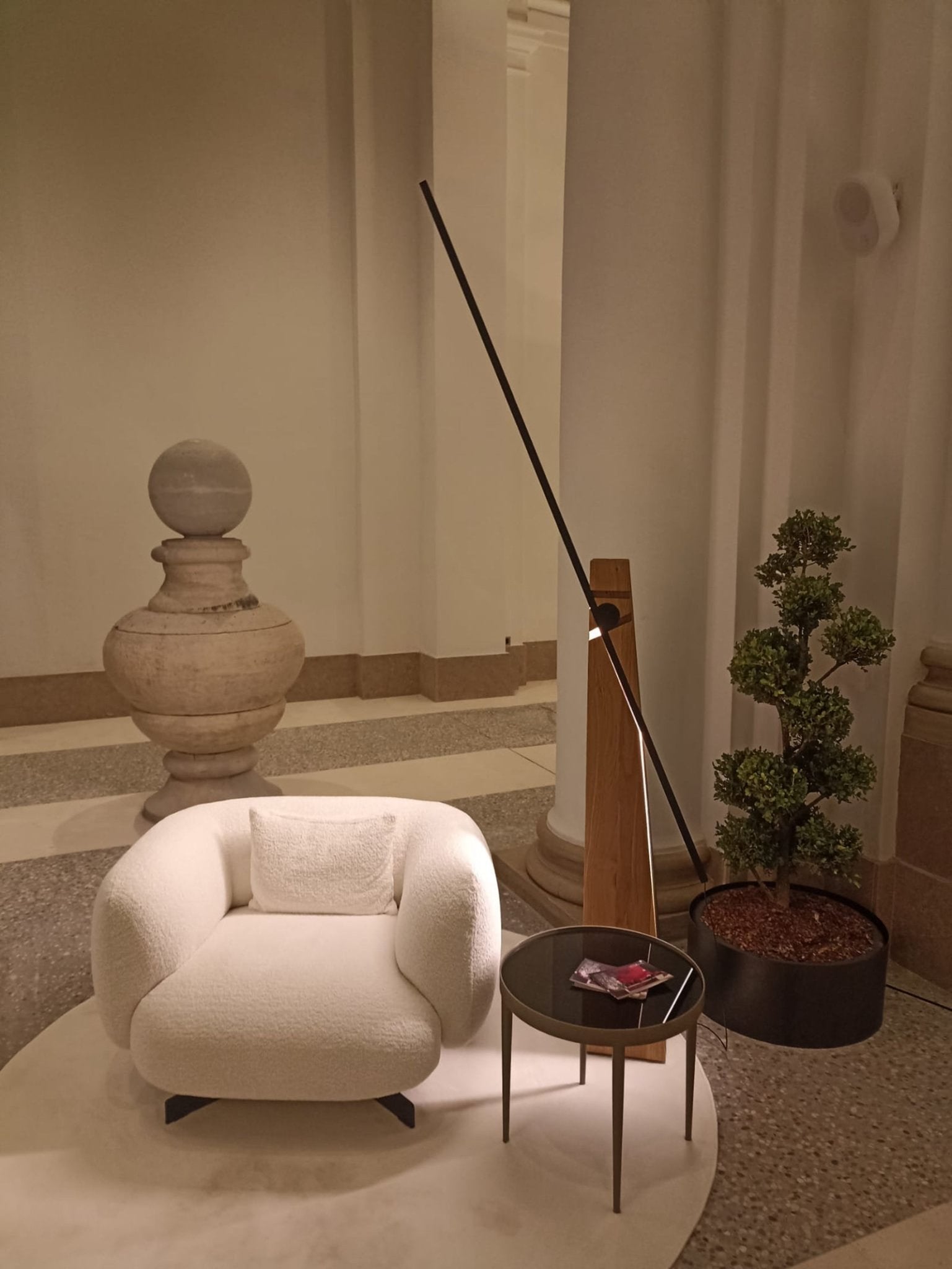 Lampadaire en noyer Astolfo - LUMEN CENTER - La Maison MilanaiseAST11LN