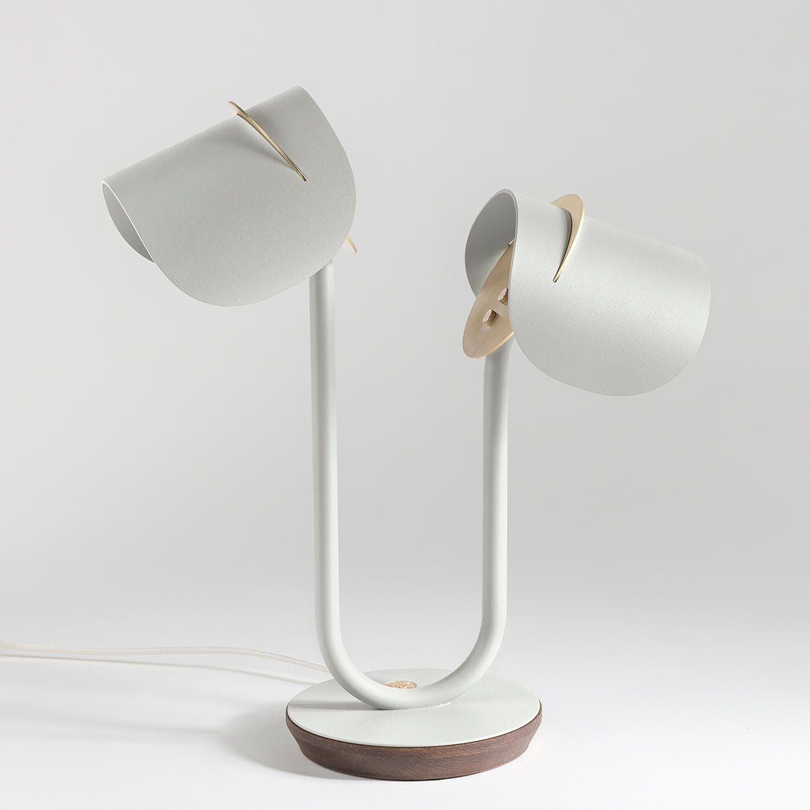 Lampe à poser Artisanat français & matériaux recyclés Pistil - JURIE & JARRE - La Maison MilanaisePILA06FOBLBlanc AlbâtreChêne foncé recycléBlanc