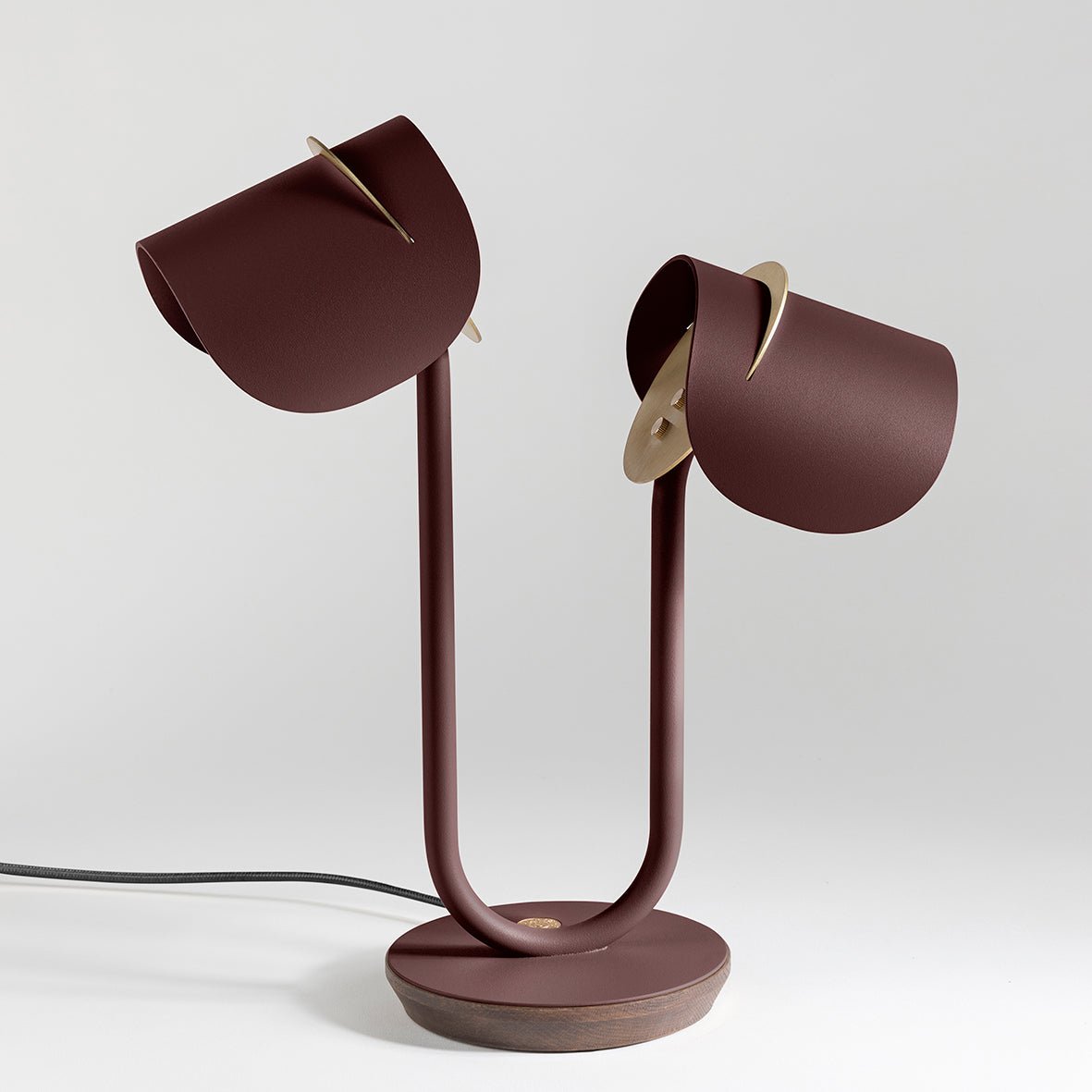 Lampe à poser Artisanat français & matériaux recyclés Pistil - JURIE & JARRE - La Maison MilanaisePILA05FONORouge MarsalaChêne foncé recycléNoir