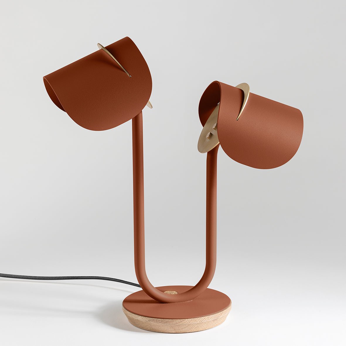 Lampe à poser Artisanat français & matériaux recyclés Pistil - JURIE & JARRE - La Maison MilanaisePILA04CLNOOrange Terre CuiteChêne clair recycléNoir