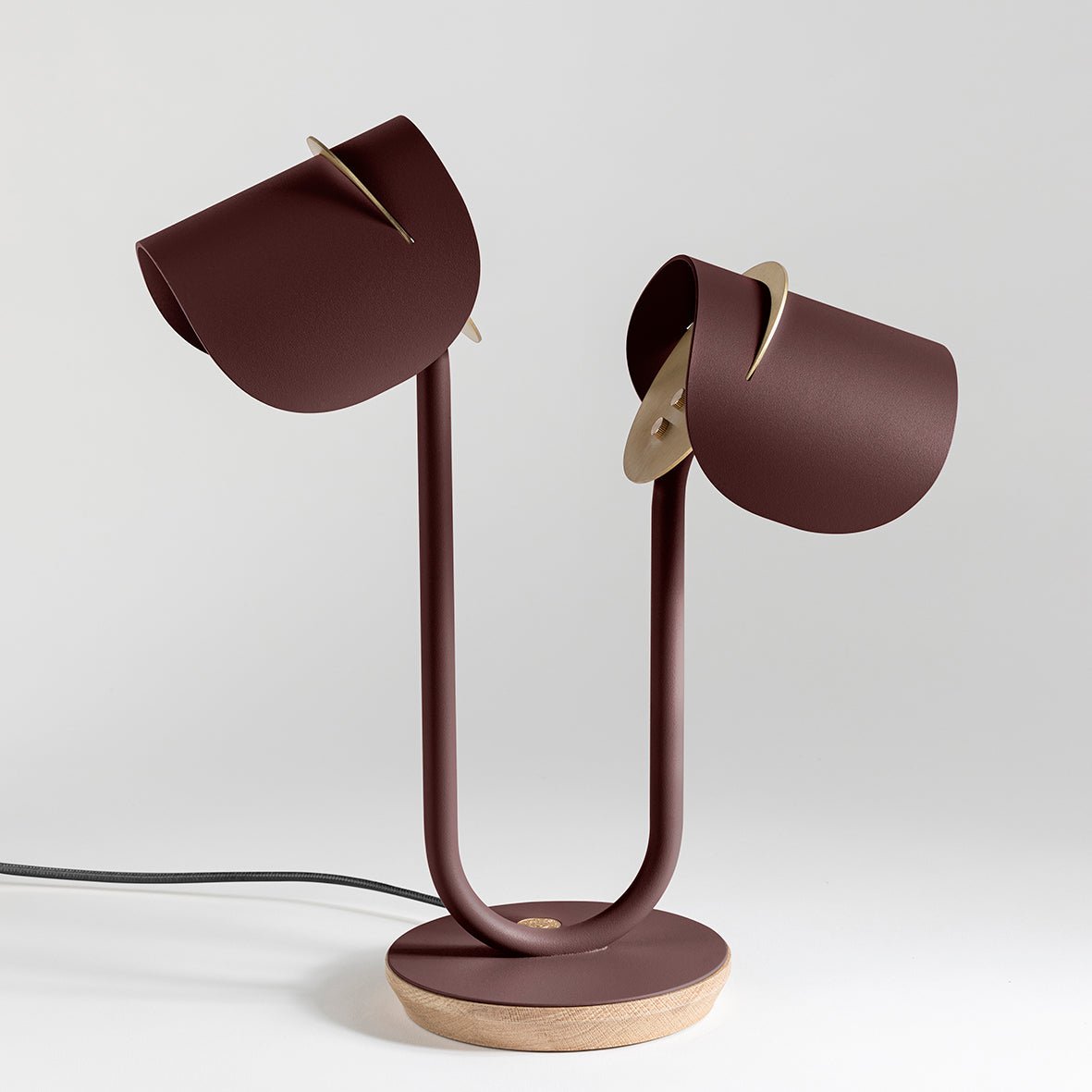 Lampe à poser Artisanat français & matériaux recyclés Pistil - JURIE & JARRE - La Maison MilanaisePILA05CLNORouge MarsalaChêne clair recycléNoir