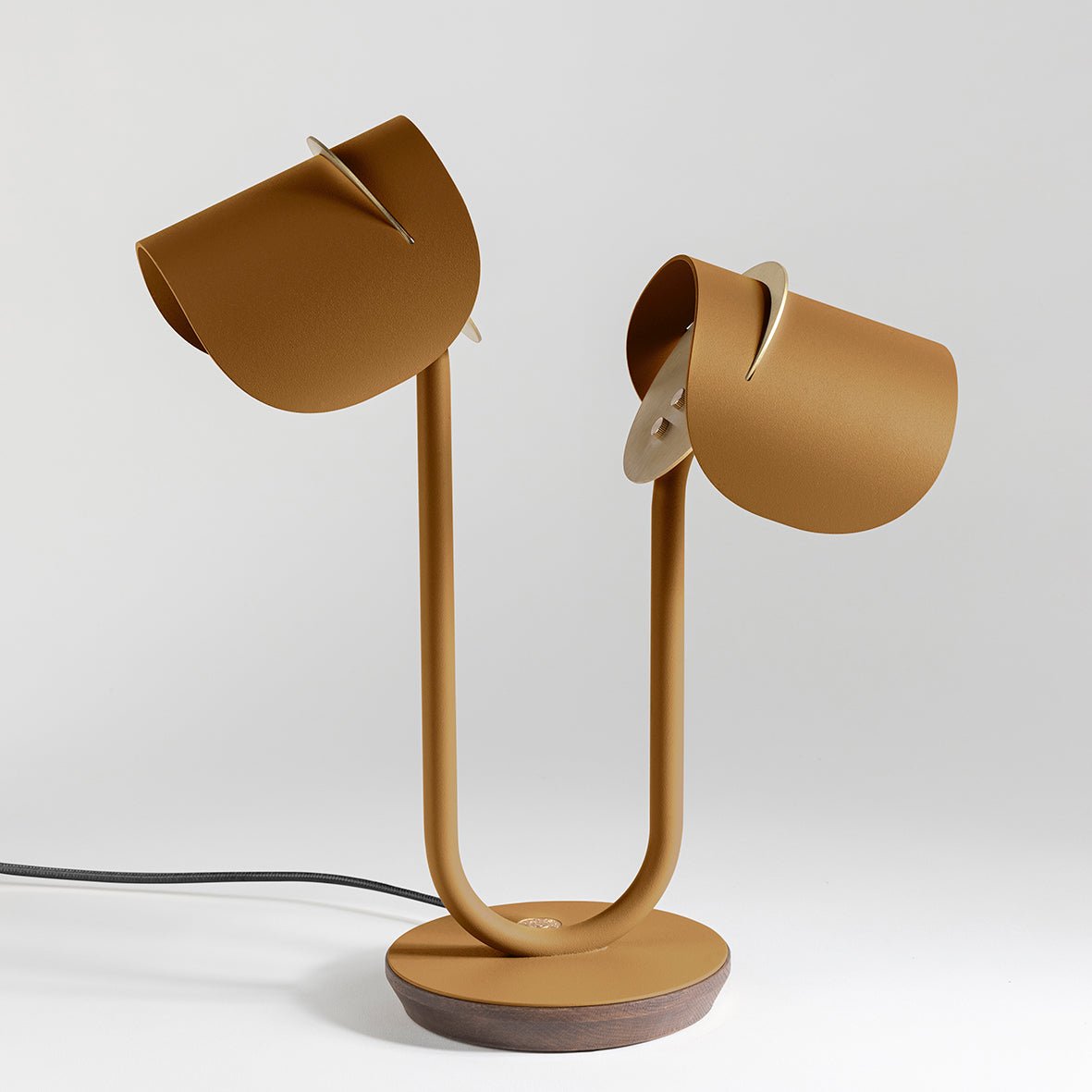 Lampe à poser Artisanat français & matériaux recyclés Pistil - JURIE & JARRE - La Maison MilanaisePILA03FONOJaune SafranChêne foncé recycléNoir