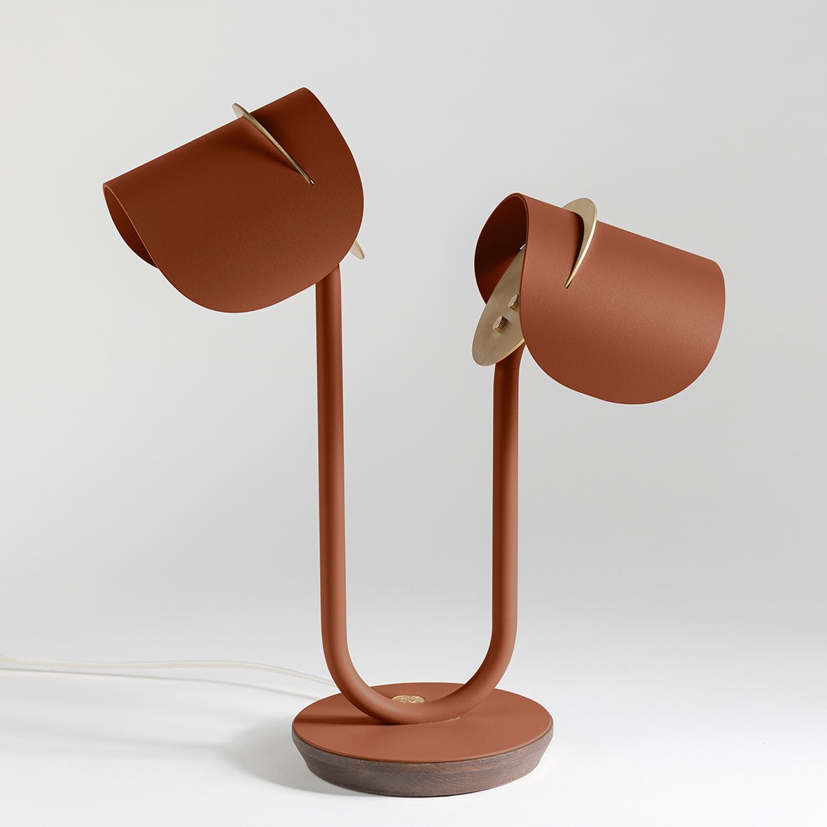 Lampe à poser Artisanat français & matériaux recyclés Pistil - JURIE & JARRE - La Maison MilanaisePILA04FOBLOrange Terre CuiteChêne foncé recycléBlanc