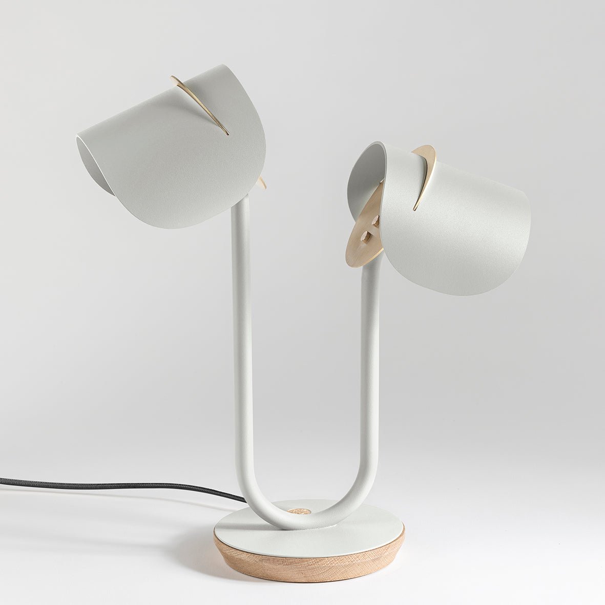 Lampe à poser Artisanat français & matériaux recyclés Pistil - JURIE & JARRE - La Maison MilanaisePILA06CLNOBlanc AlbâtreChêne clair recycléNoir