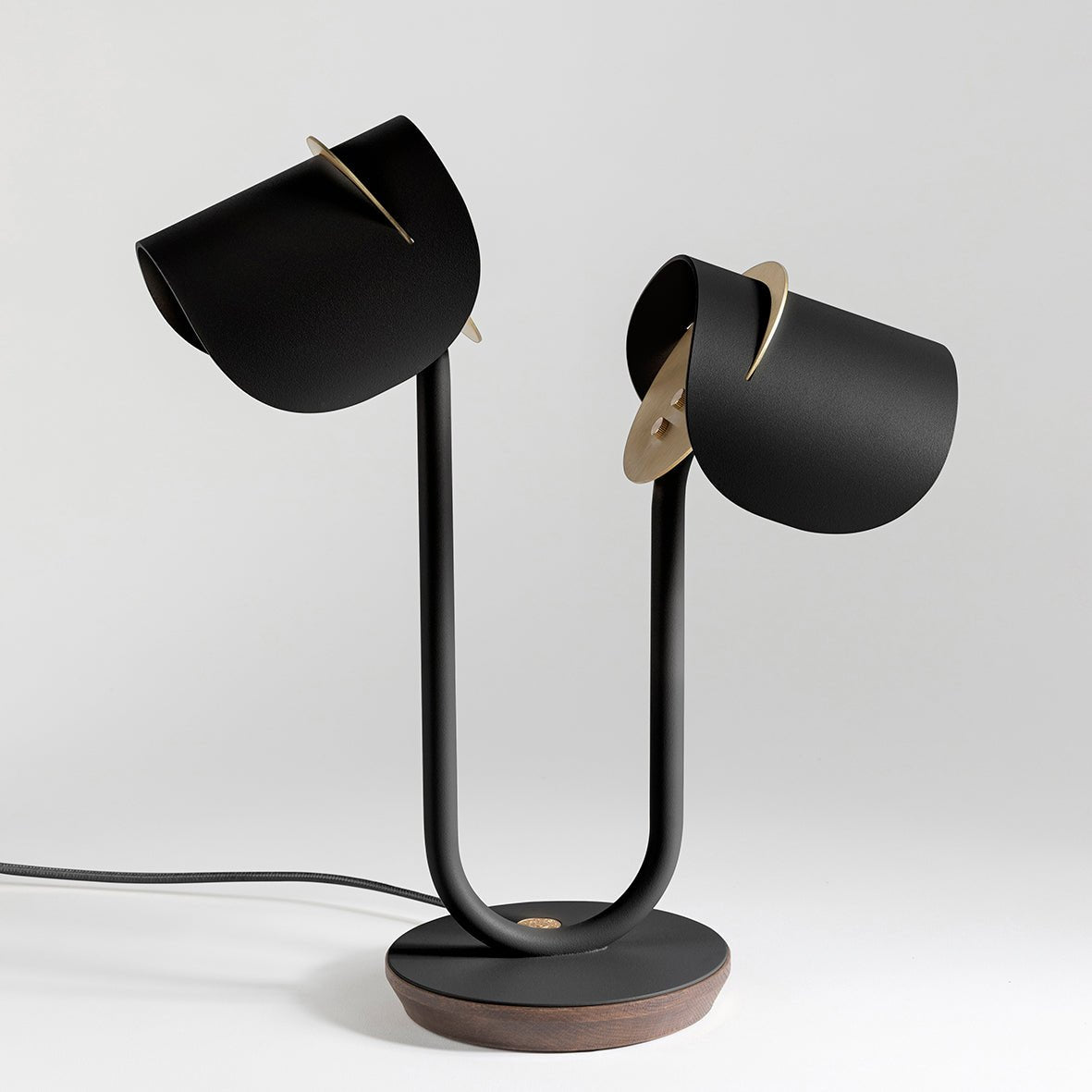 Lampe à poser Artisanat français & matériaux recyclés Pistil - JURIE & JARRE - La Maison MilanaisePILA10FONONoir EbèneChêne foncé recycléNoir