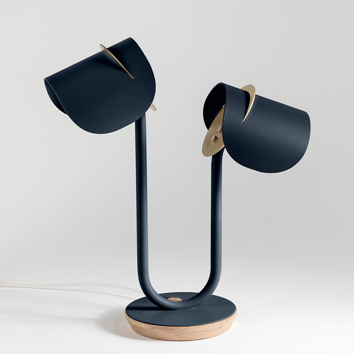 Lampe à poser Artisanat français & matériaux recyclés Pistil - JURIE & JARRE - La Maison MilanaisePILA09CLBLBleu CrépusculeChêne clair recycléBlanc