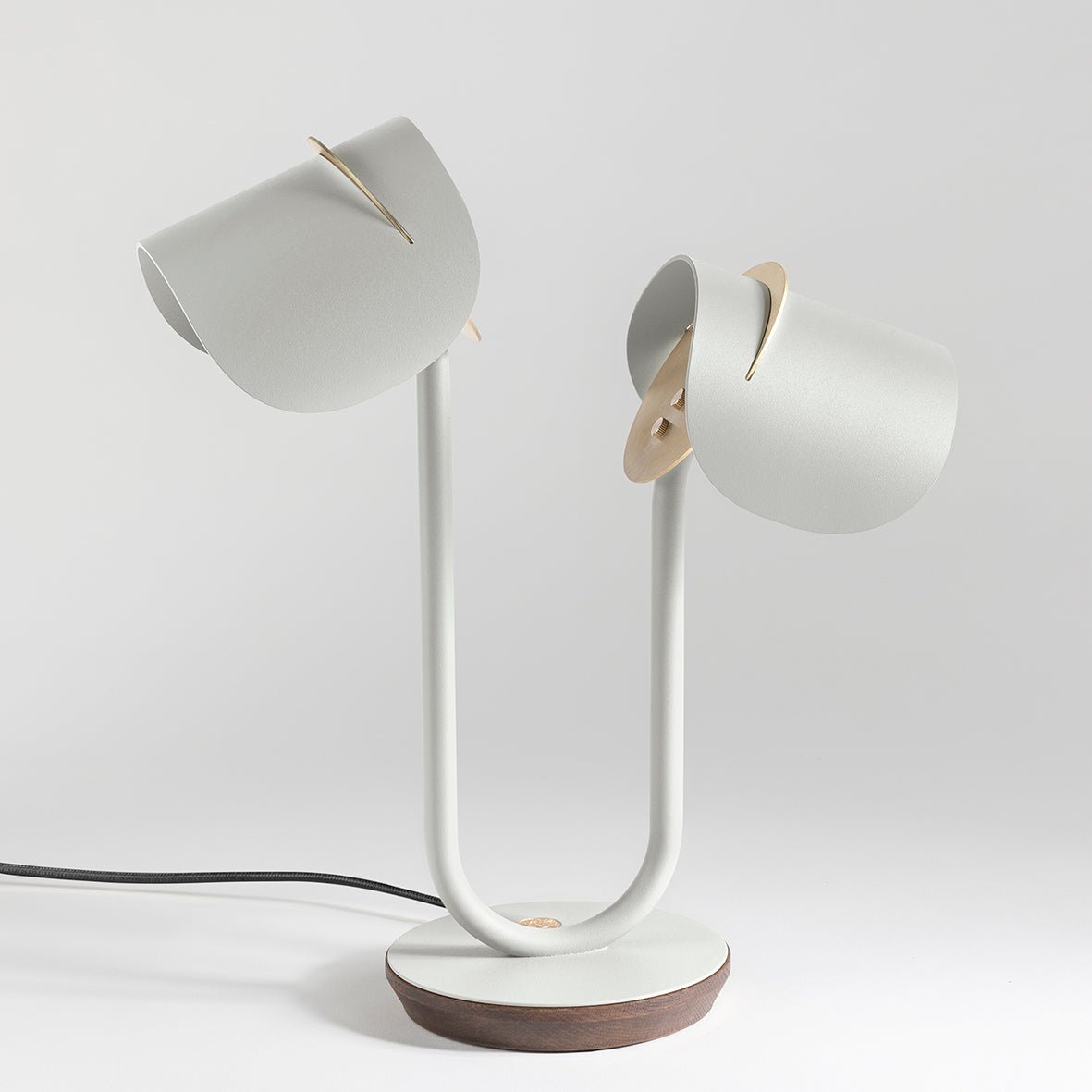 Lampe à poser Artisanat français & matériaux recyclés Pistil - JURIE & JARRE - La Maison MilanaisePILA06FONOBlanc AlbâtreChêne foncé recycléNoir
