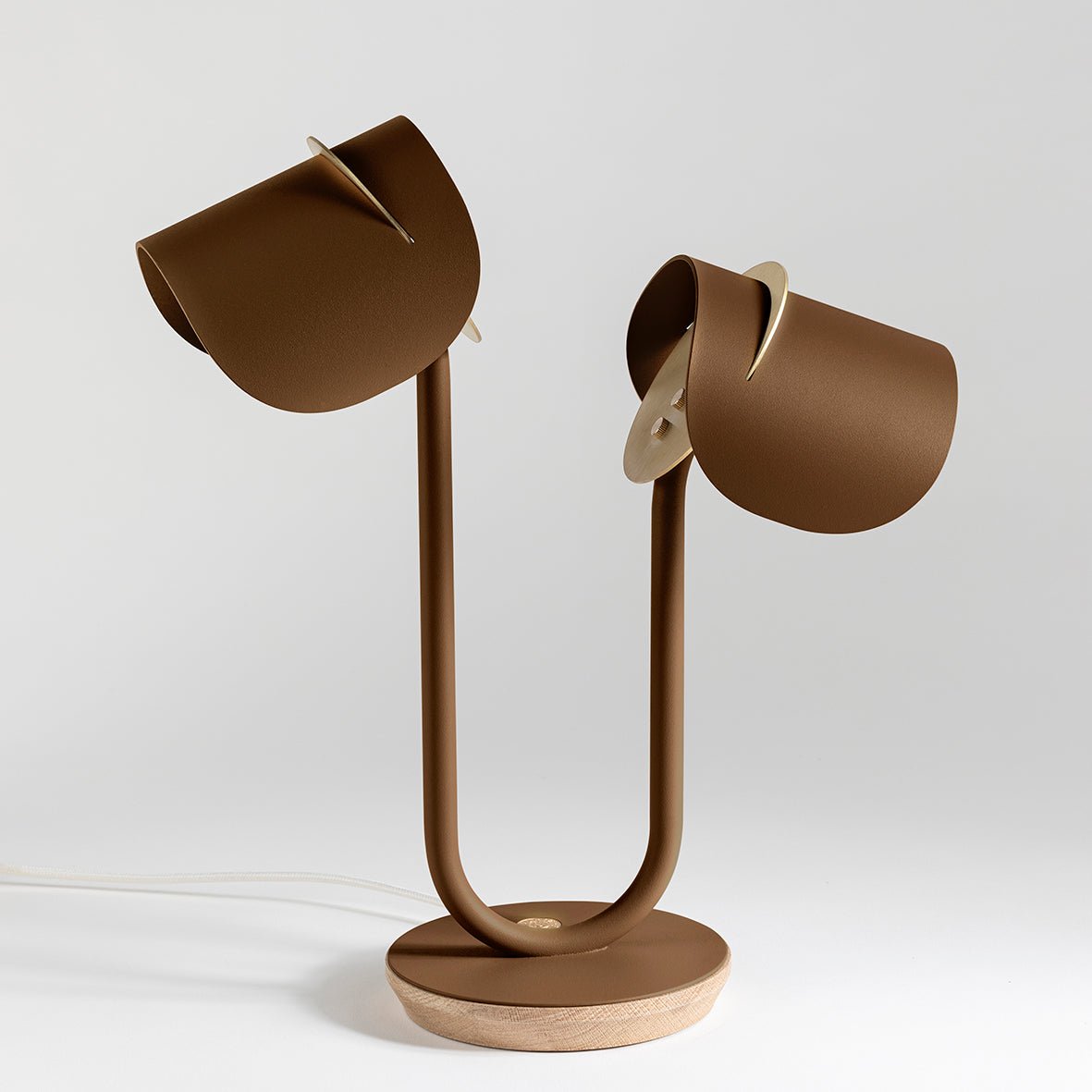 Lampe à poser Artisanat français & matériaux recyclés Pistil - JURIE & JARRE - La Maison MilanaisePILA02CLBLBrun CognacChêne clair recycléBlanc