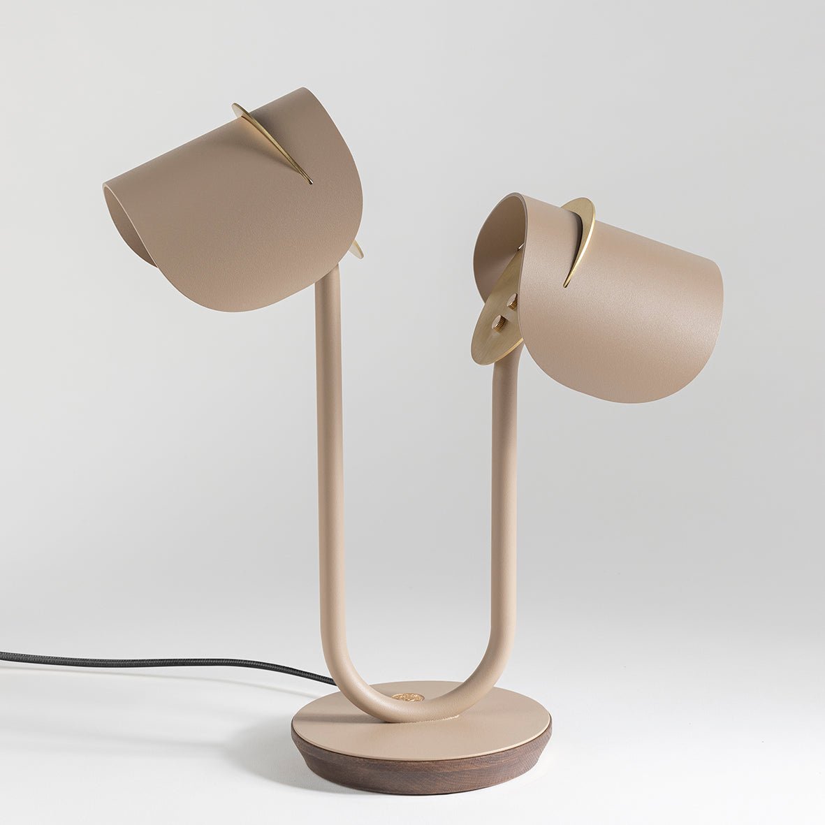 Lampe à poser Artisanat français & matériaux recyclés Pistil - JURIE & JARRE - La Maison MilanaisePILA01FONOBeige LinChêne foncé recycléNoir