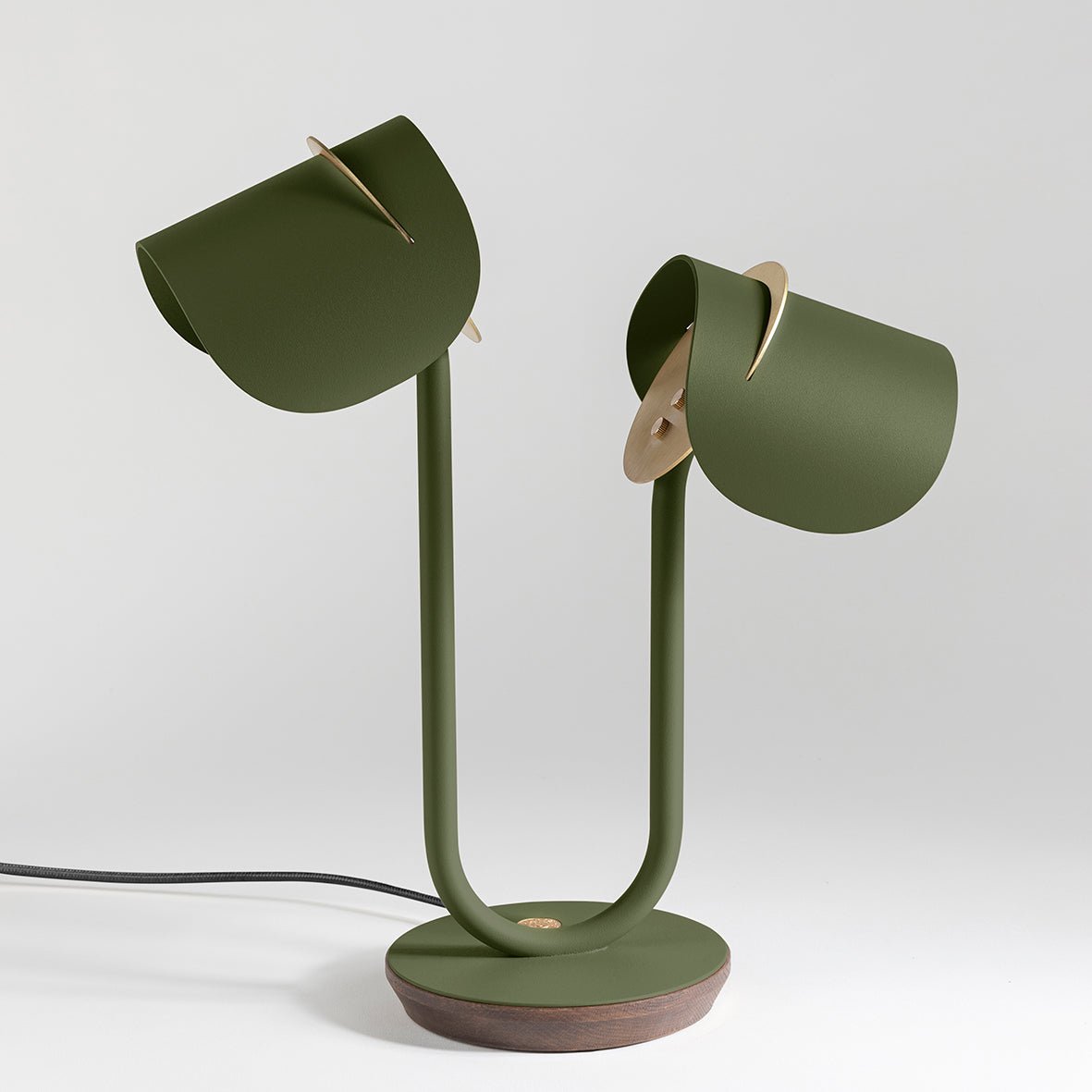 Lampe à poser Artisanat français & matériaux recyclés Pistil - JURIE & JARRE - La Maison MilanaisePILA07FONOVert OliveChêne foncé recycléNoir