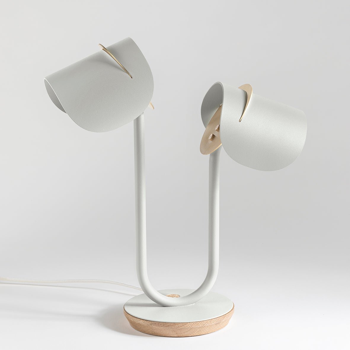 Lampe à poser Artisanat français & matériaux recyclés Pistil - JURIE & JARRE - La Maison MilanaisePILA06CLBLBlanc AlbâtreChêne clair recycléBlanc