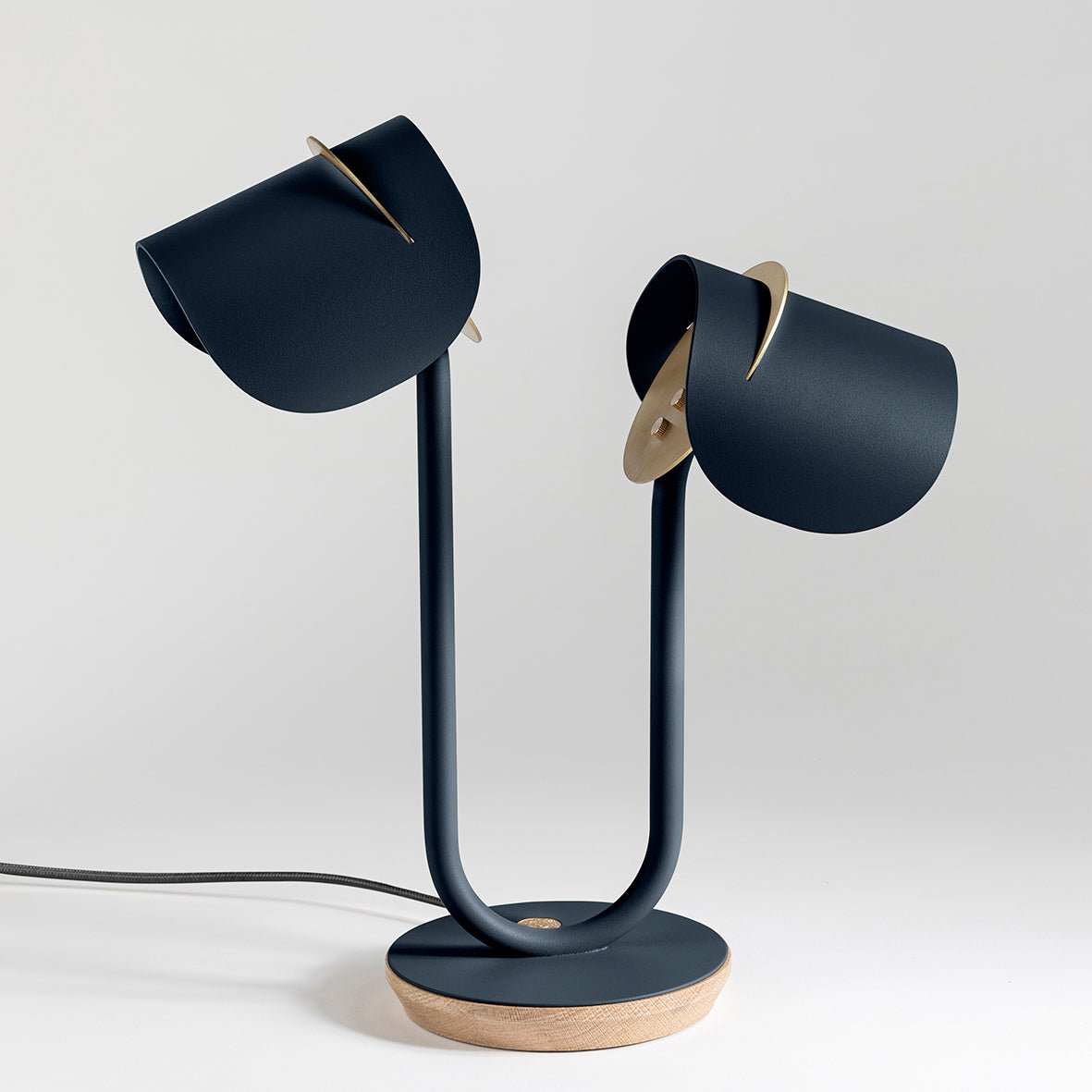 Lampe à poser Artisanat français & matériaux recyclés Pistil - JURIE & JARRE - La Maison MilanaisePILA09CLNOBleu CrépusculeChêne clair recycléNoir