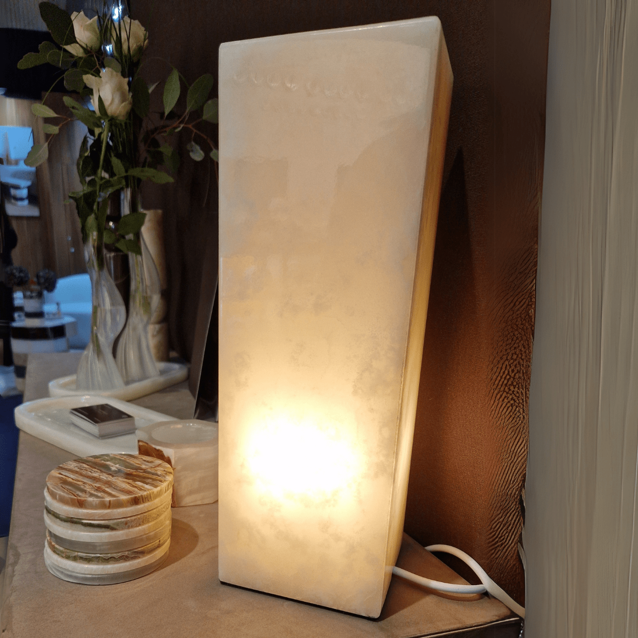 Lampe à poser colonne en onyx Divinia - MANIFESTE - La Maison MilanaiseLAMPEAPOSERONYX - 3Onyx Blanc