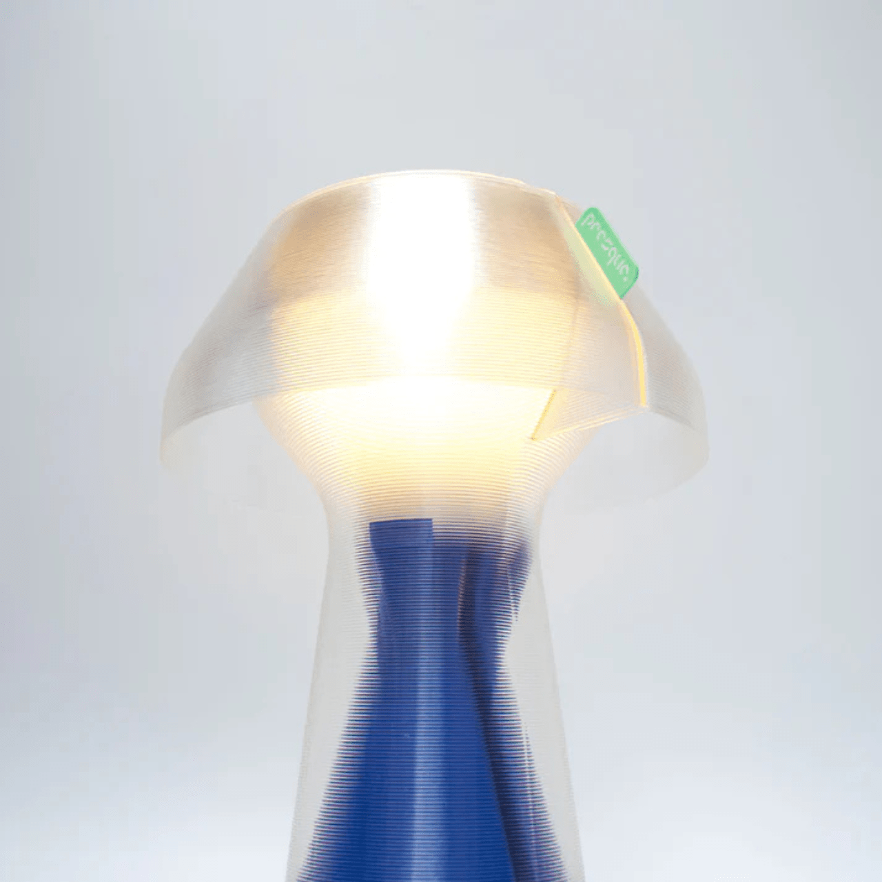 Lampe à poser en bioplastique bleu et blanc Originale.gcode - PRESQUE STUDIO - La Maison Milanaiseoriginalgcodebleu - 1Originale Ø21cmxH27cmBlanc Chaud