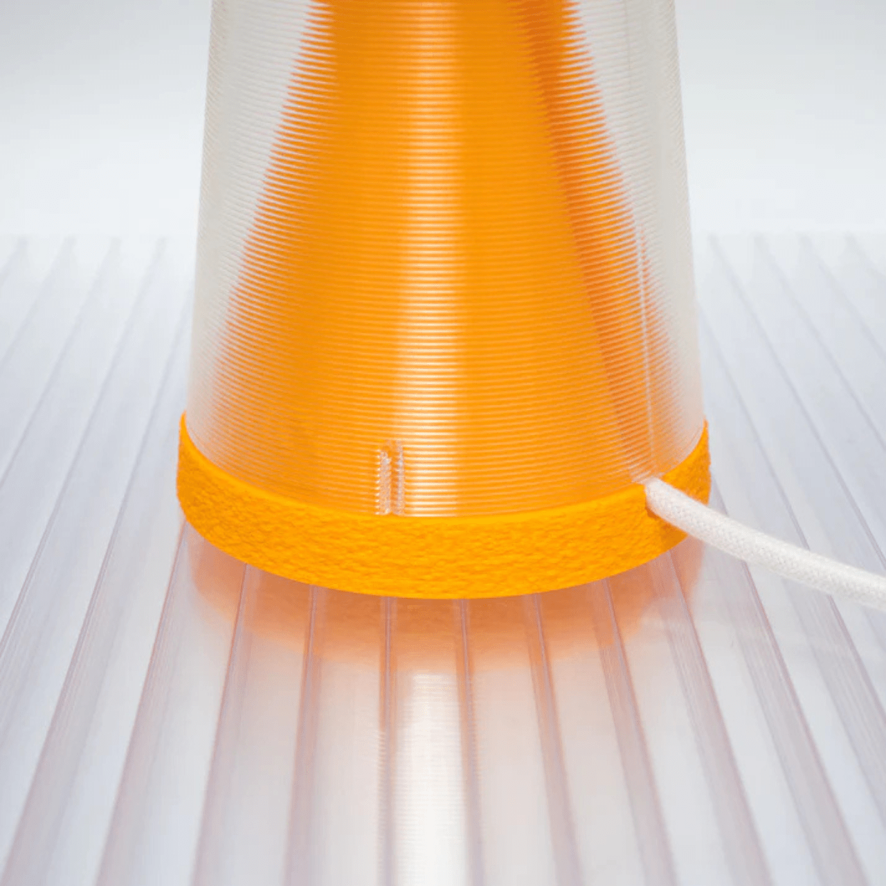 Lampe à poser en bioplastique jaune et blanc Originale.gcode - PRESQUE STUDIO - La Maison Milanaiseoriginalgcodejaune - 1Originale Ø21cmxH27cmBlanc Chaud