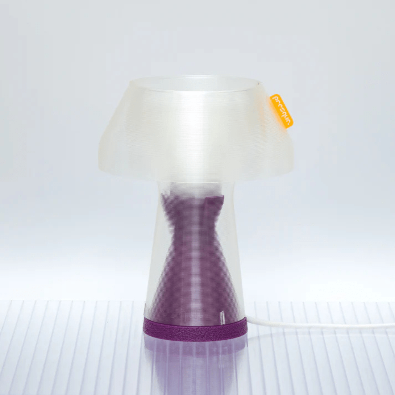 Lampe à poser en bioplastique violet et blanc Originale.gcode - PRESQUE STUDIO - La Maison Milanaiseoriginalgcodeviolet - 1Blanc ChaudOriginale Ø21cmxH27cm
